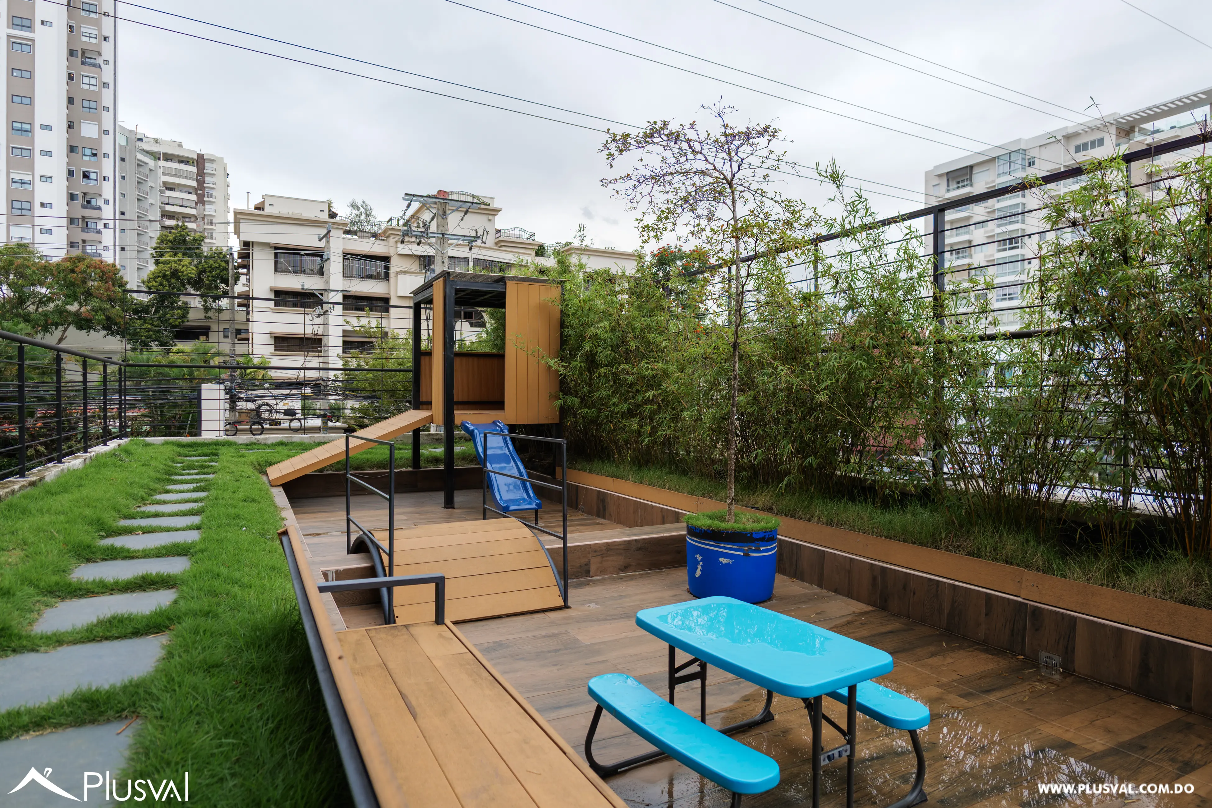 Bello apartamento en venta en Paraiso con  3 habitaciones + Estudio y Terraza 492972