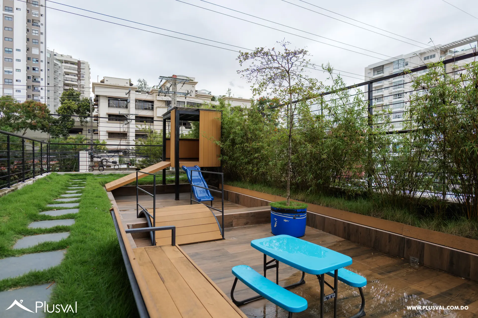 Bello apartamento en venta en Paraiso con  3 habitaciones + Estudio y Terraza 492972