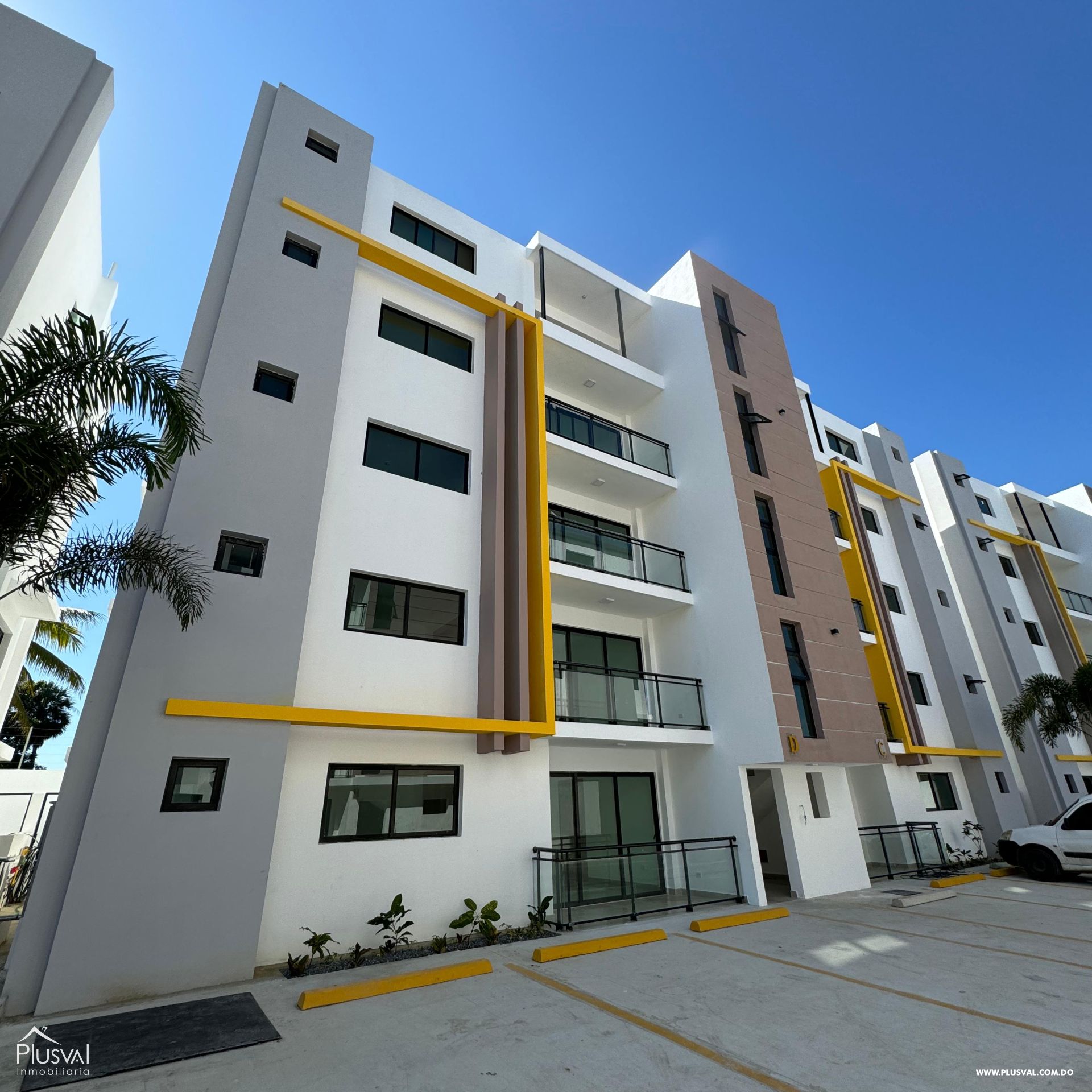 Apartamento próximo a la Carretera Duarte con terraza en el quinto nivel, jacuzzi y habitación adicional 405688
