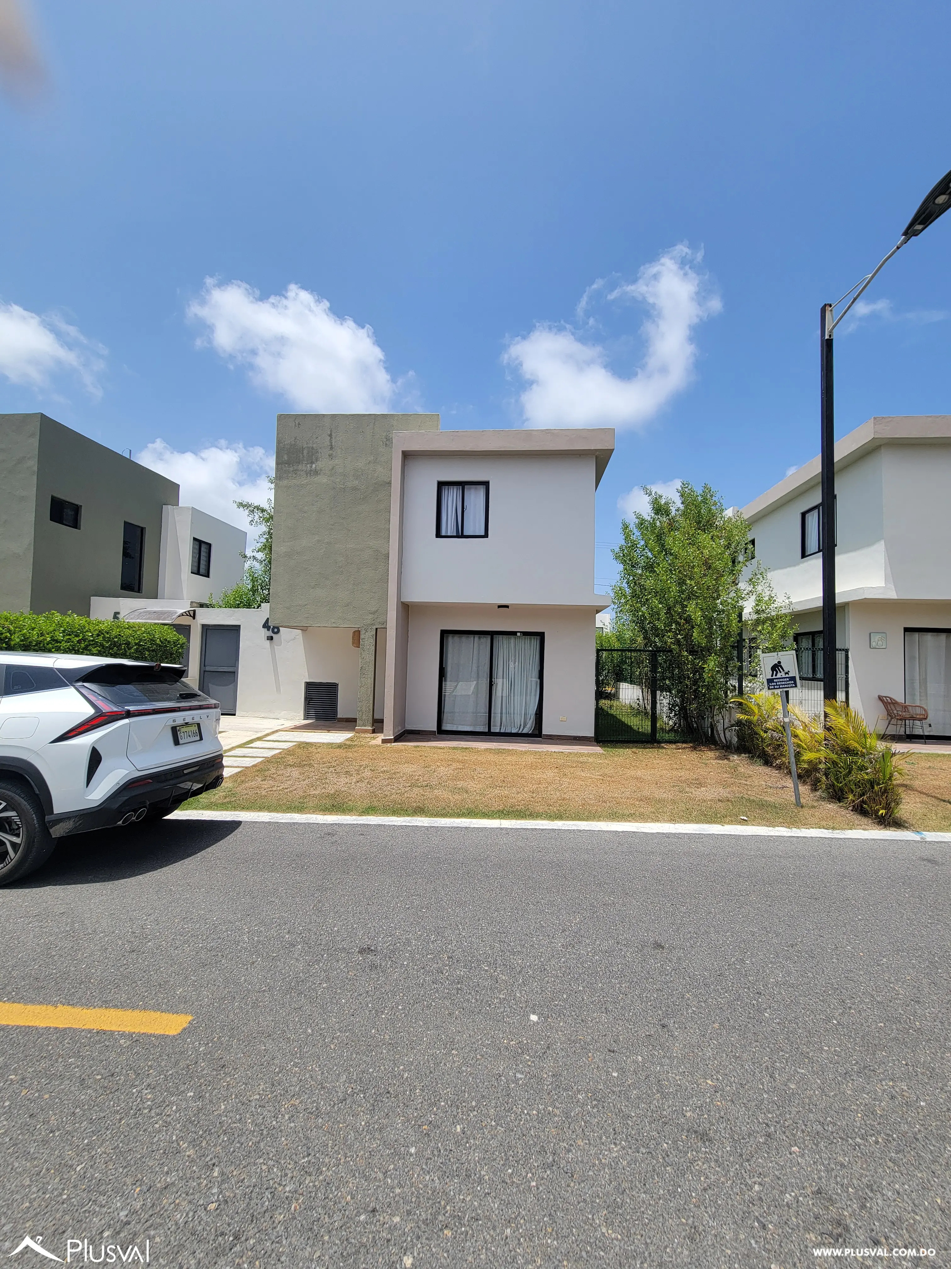 Villa Amueblada de 3 Habitaciones en Punta Cana con Jacuzzi y Patio Privado 523358