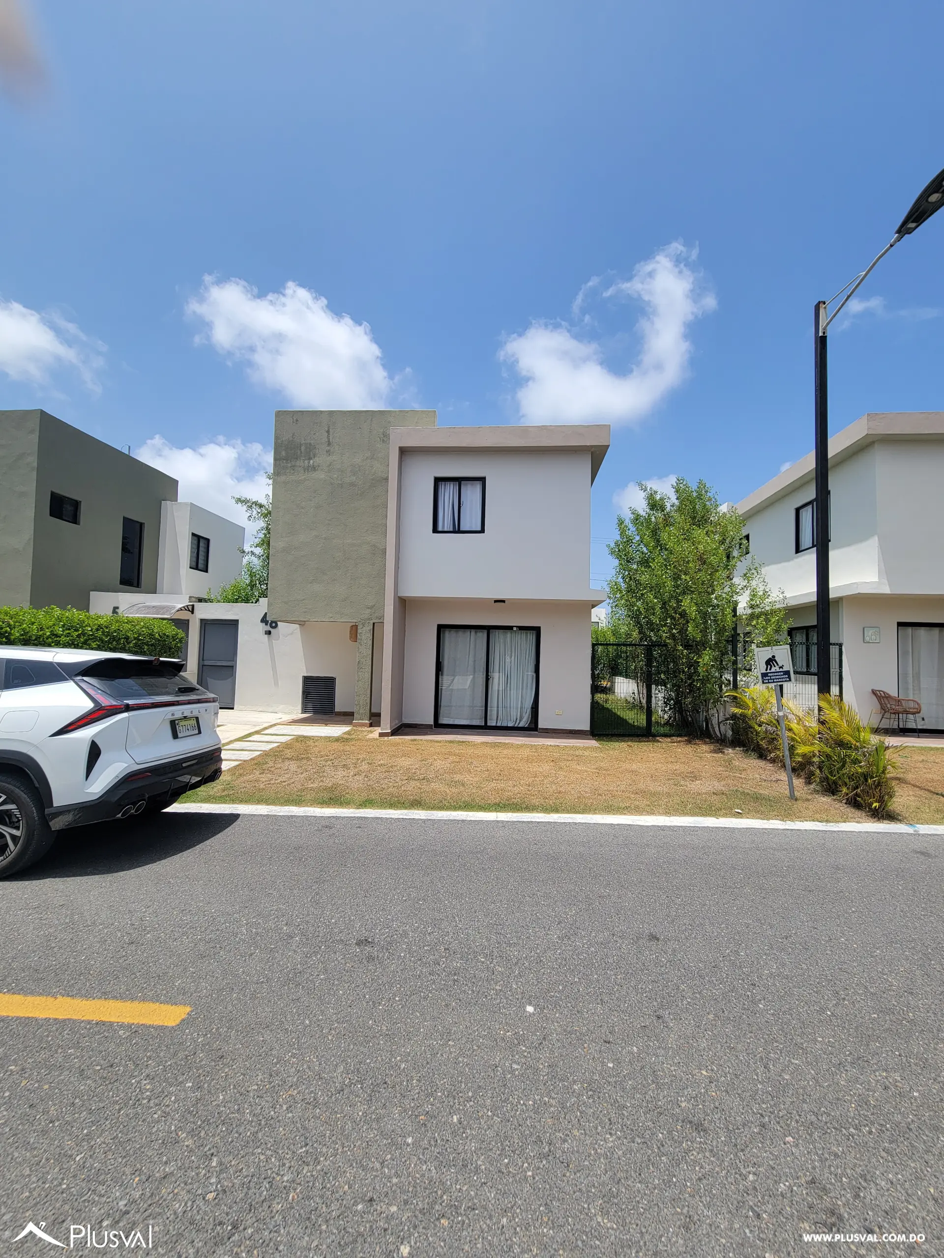 Villa Amueblada de 3 Habitaciones en Punta Cana con Jacuzzi y Patio Privado 523358