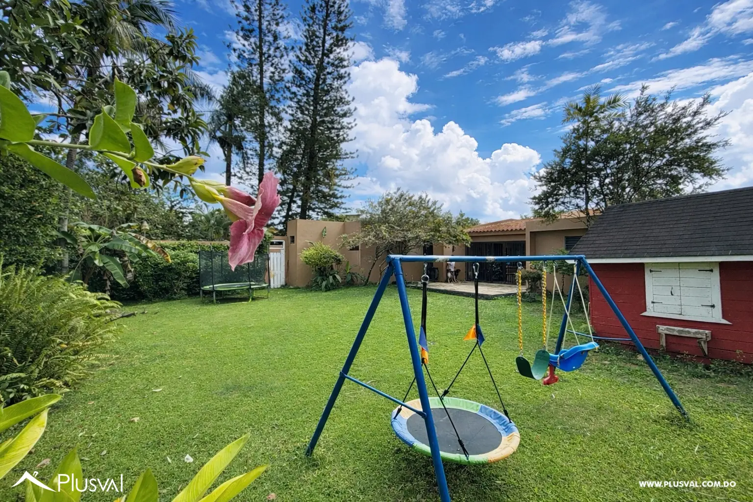 Exclusiva Residencia de Un nivel con Amplio Jardín y Patio en Cuesta Hermosa II 487475