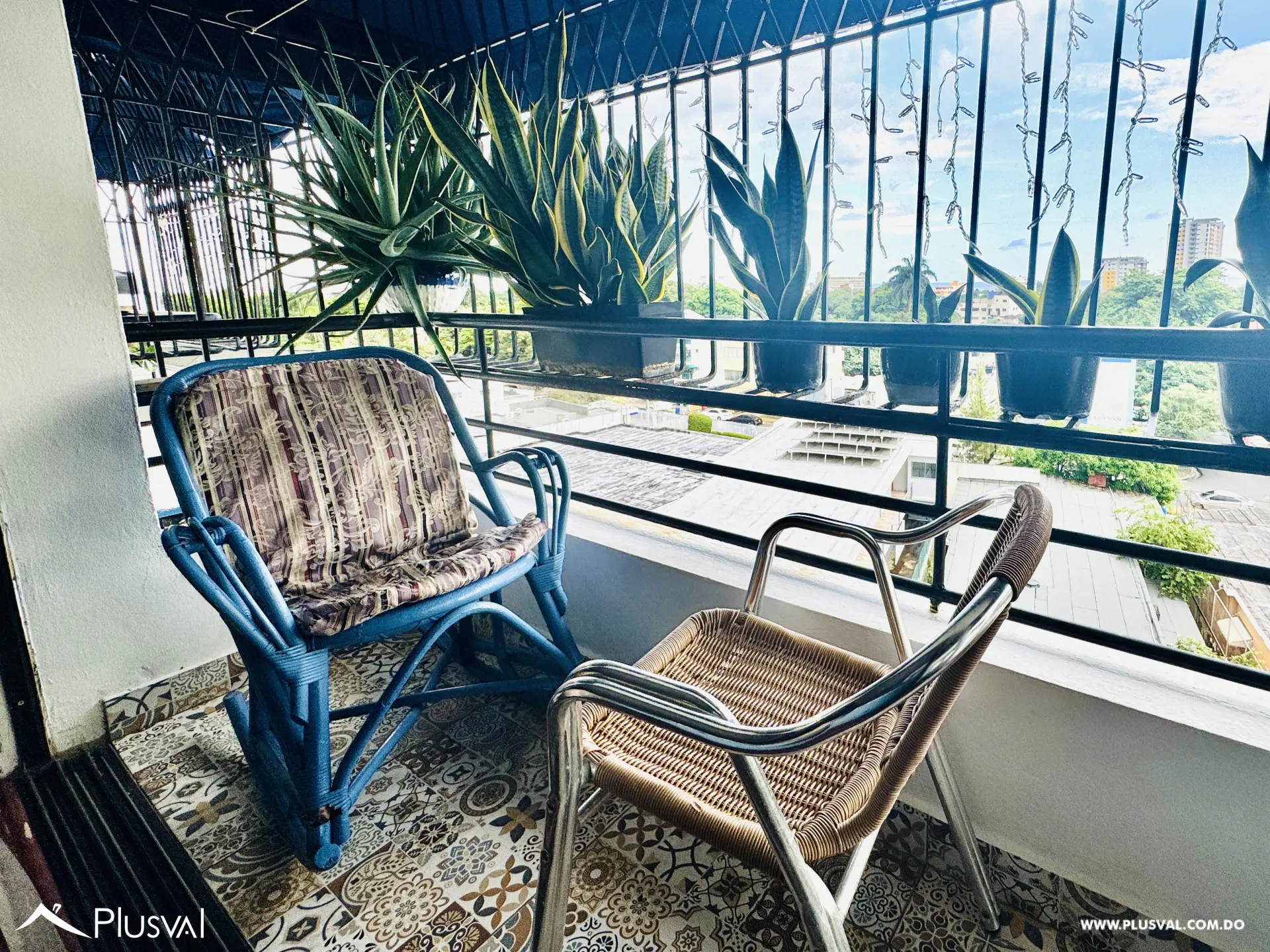 Amplio apartamento clásico en venta en tranquila calle de Gazcue 470415