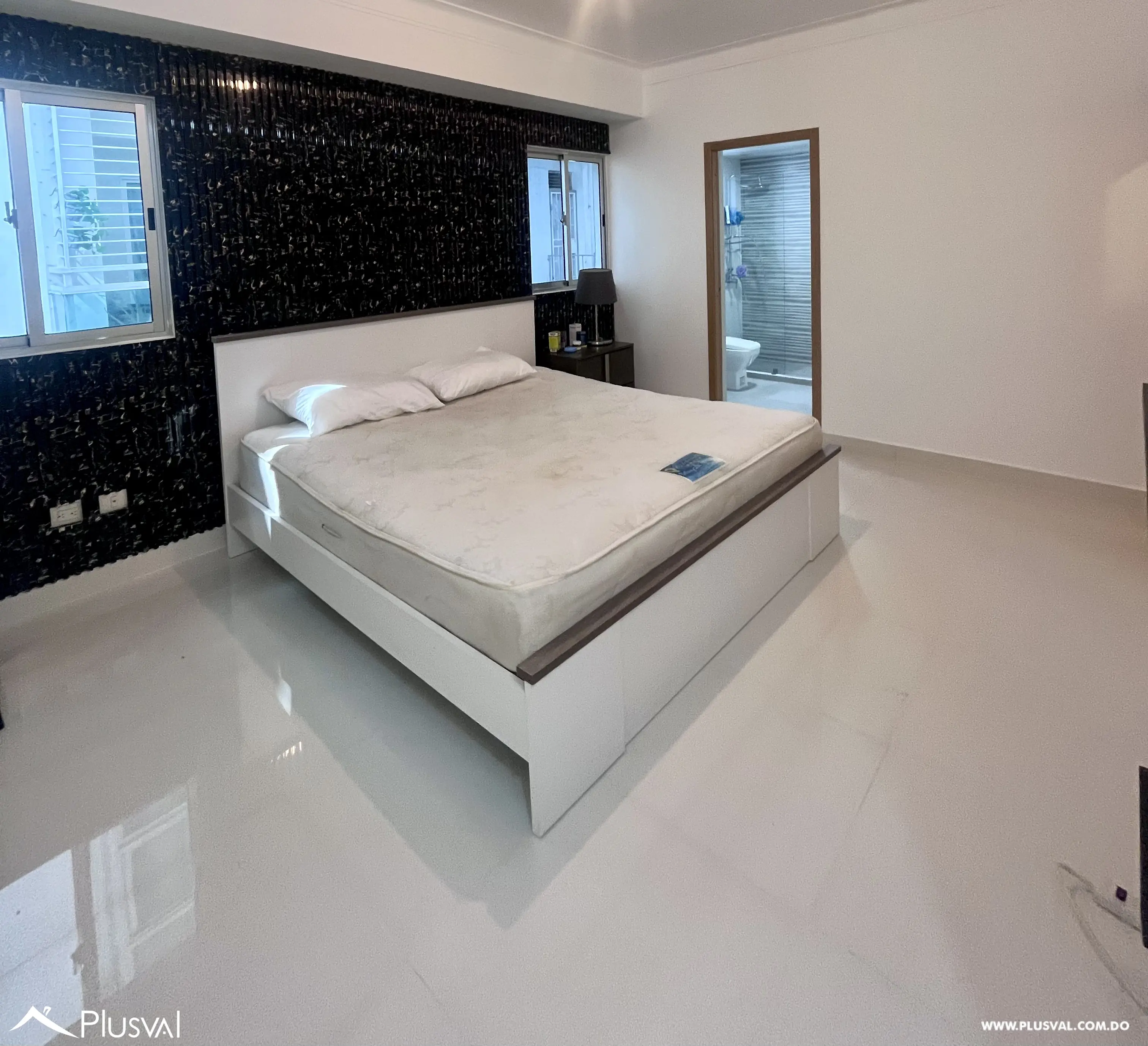 Amplio y moderno  apartamento en venta de  3 habitaciones en el millón 493690