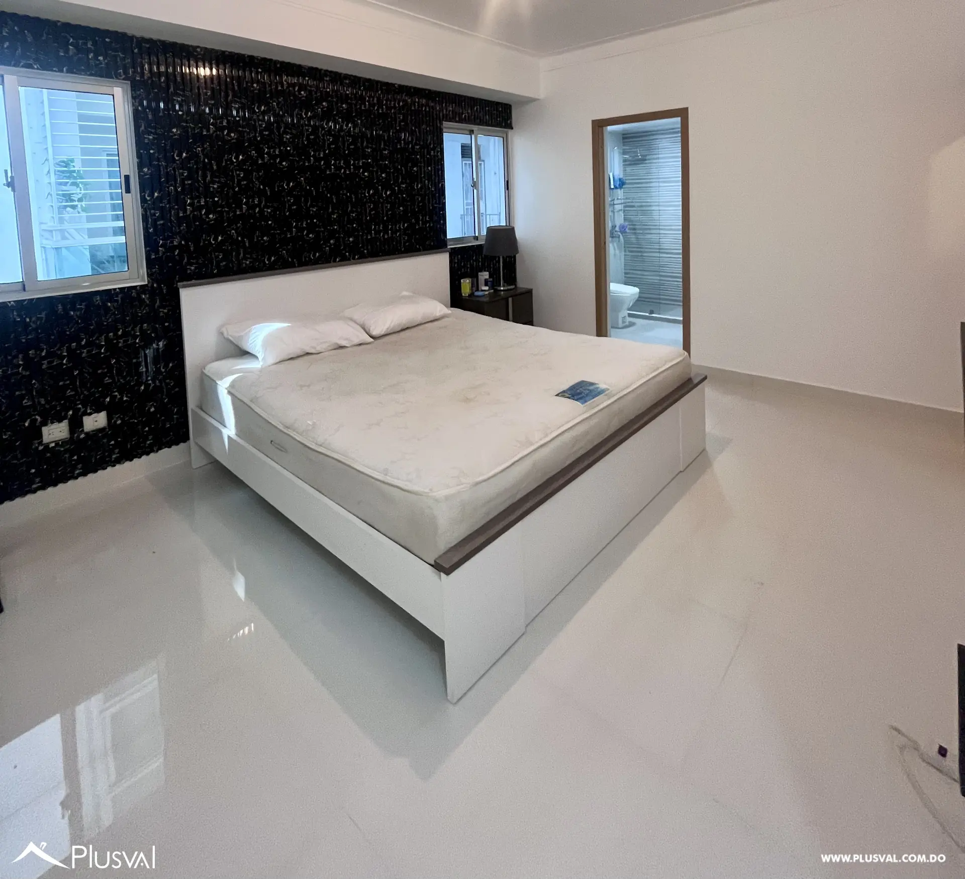 Amplio y moderno  apartamento en venta de  3 habitaciones en el millón 493690