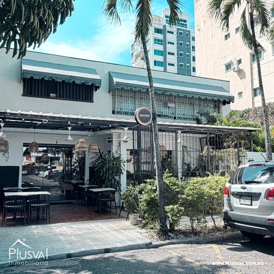 Local Comercial Amplio en Alquiler en Naco con Parqueos y Entrada Independiente 492060
