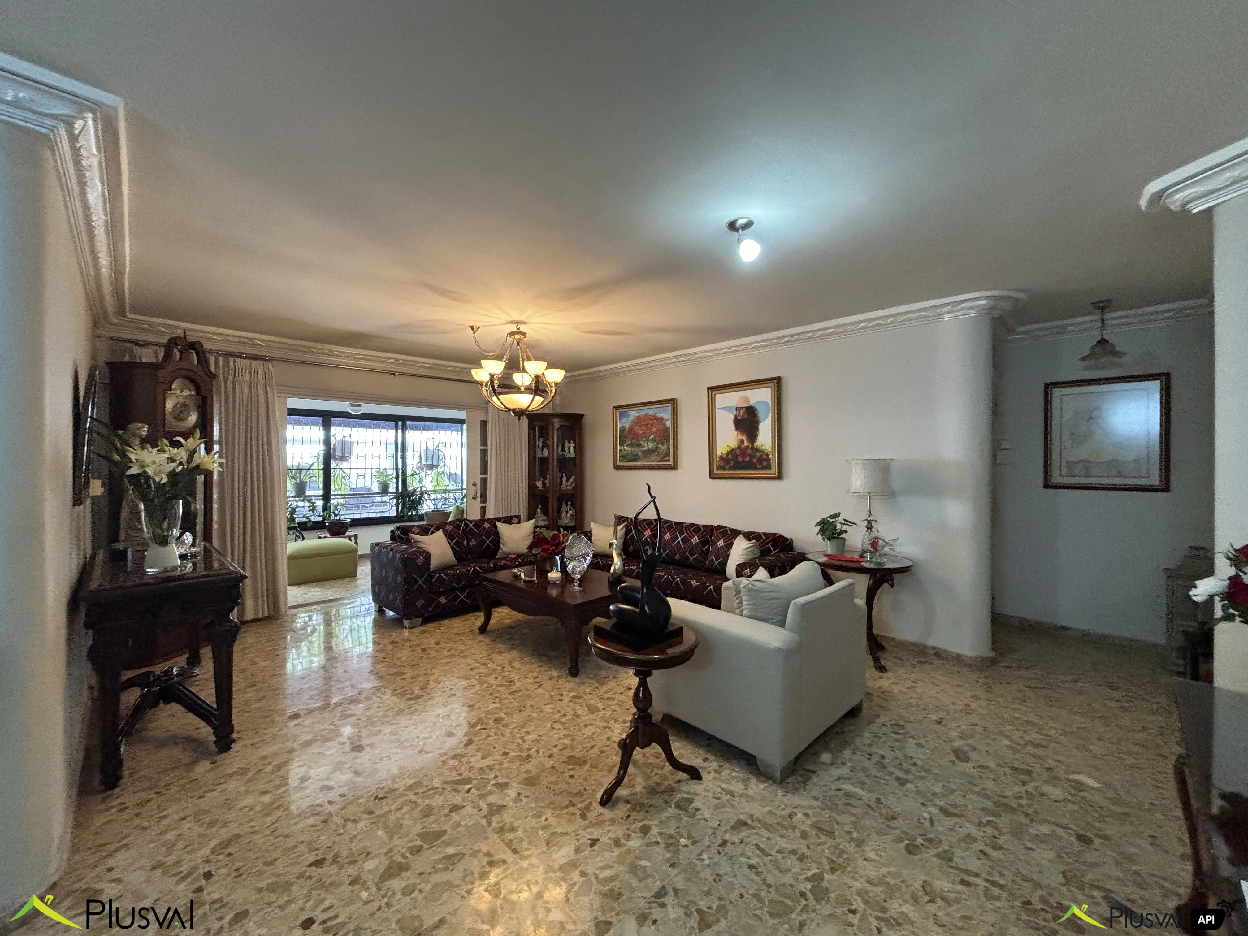 Clásico y amplio apartamento en Venta parcialmente remodelado en primer nivel ubicado en el centro de Piantini, cerca de restaurants, plazas comerciales, salones de belleza, supermercados, etc. 447230