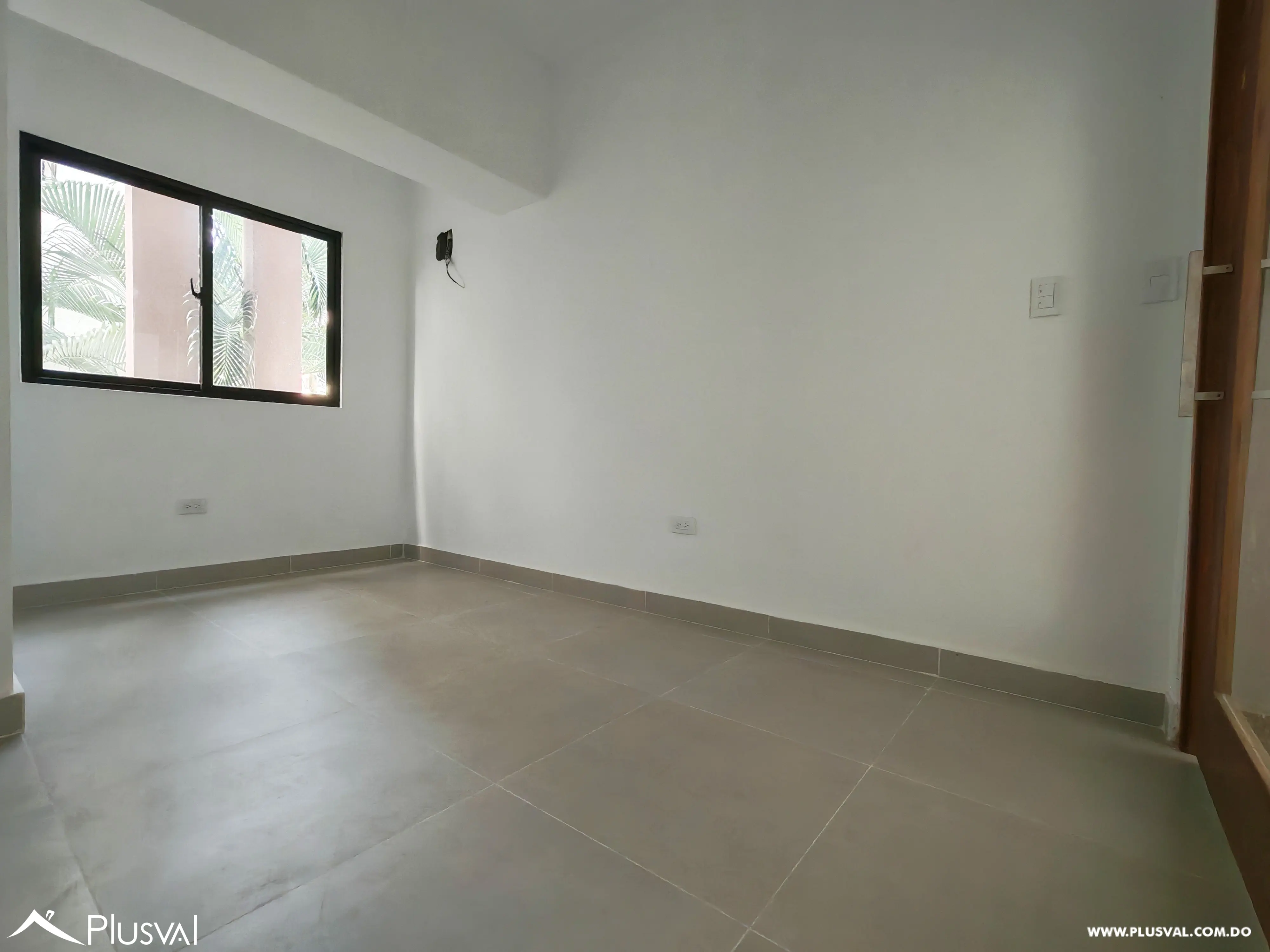 Apartamento con terraza en venta en el Vergel 527000