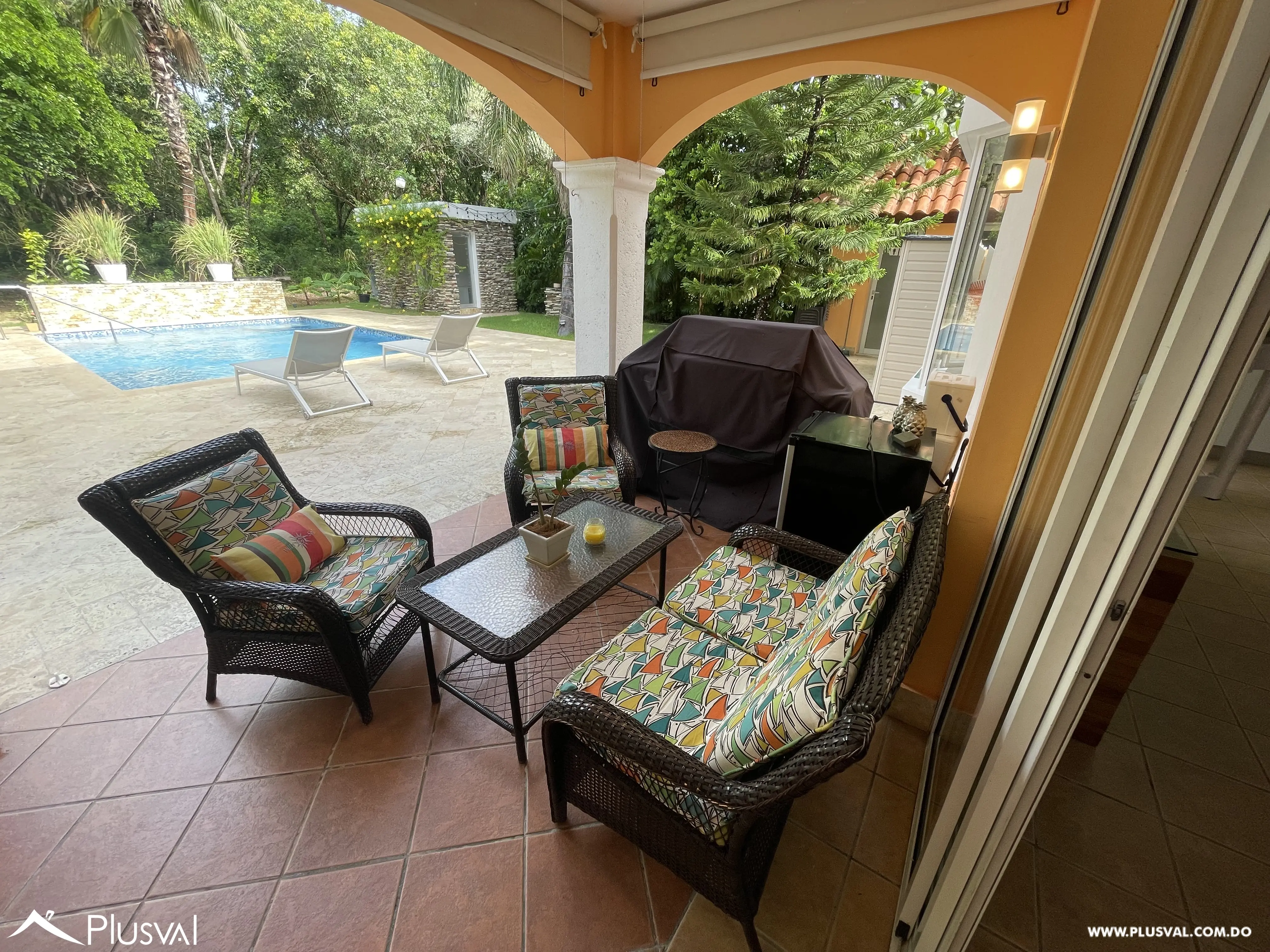 Townhouse amueblado en Metro Country Club – Listo para vivirlo 473756