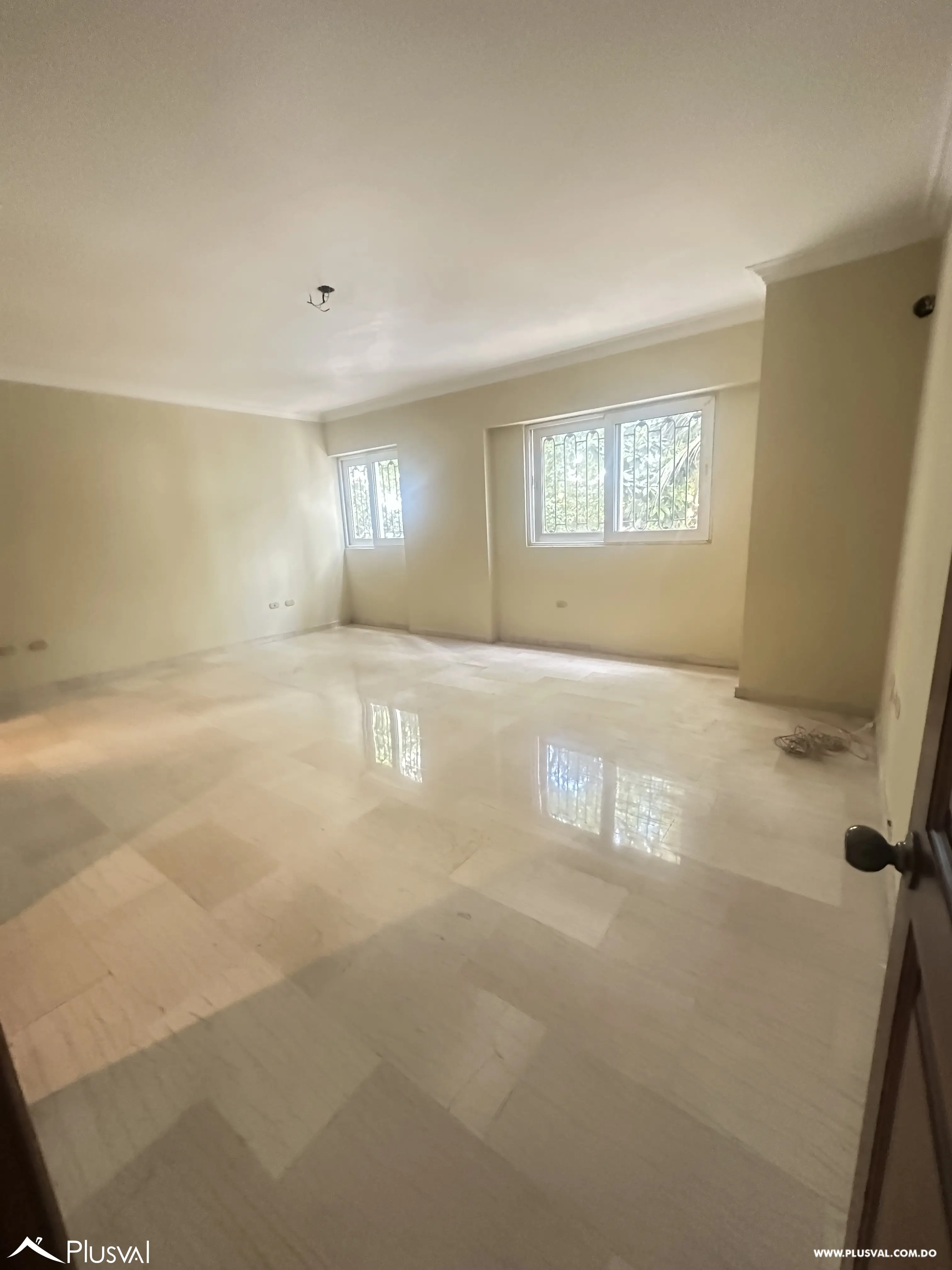 Elegante apartamento clásico en Naco – amplitud, ubicación y distinción 500975