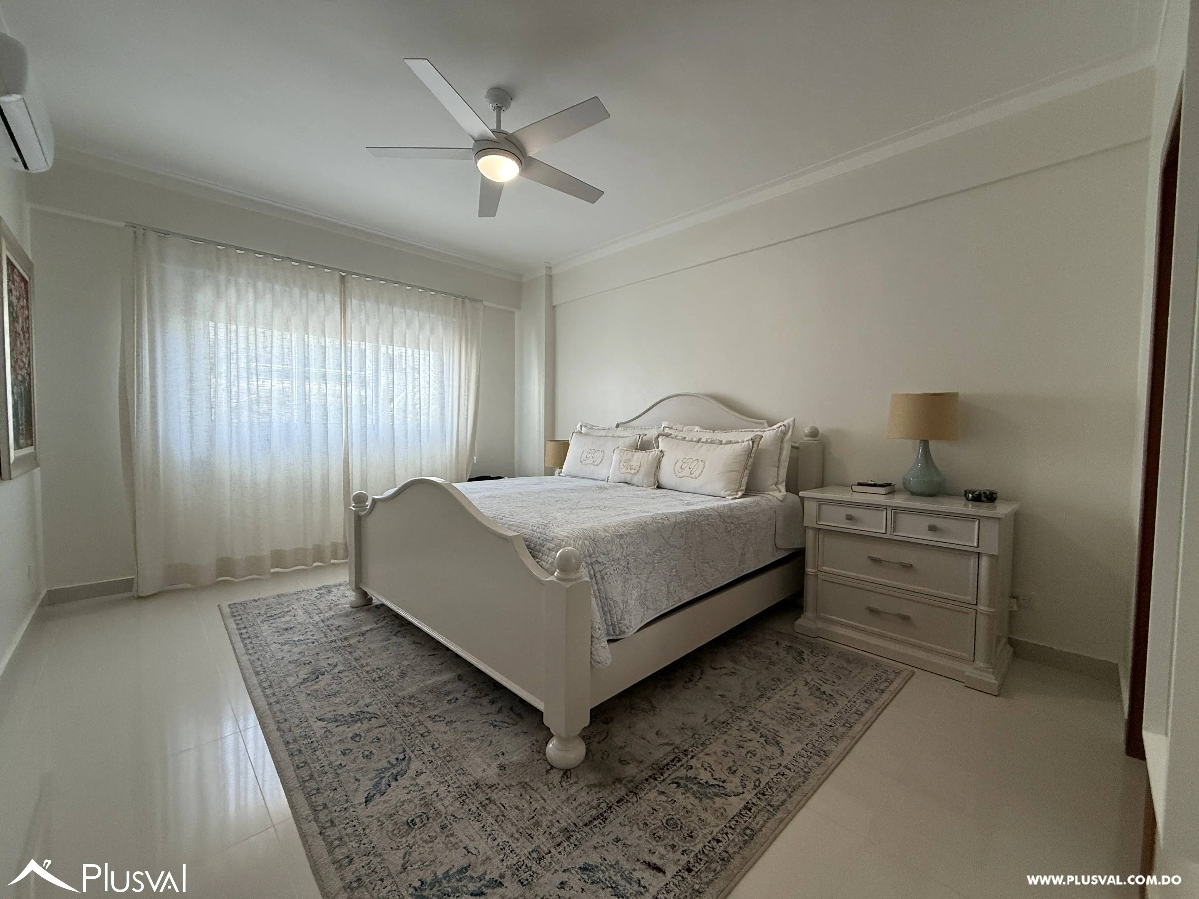 Apartamento familiar de 3 habitaciones en venta en Evaristo Morales 482623