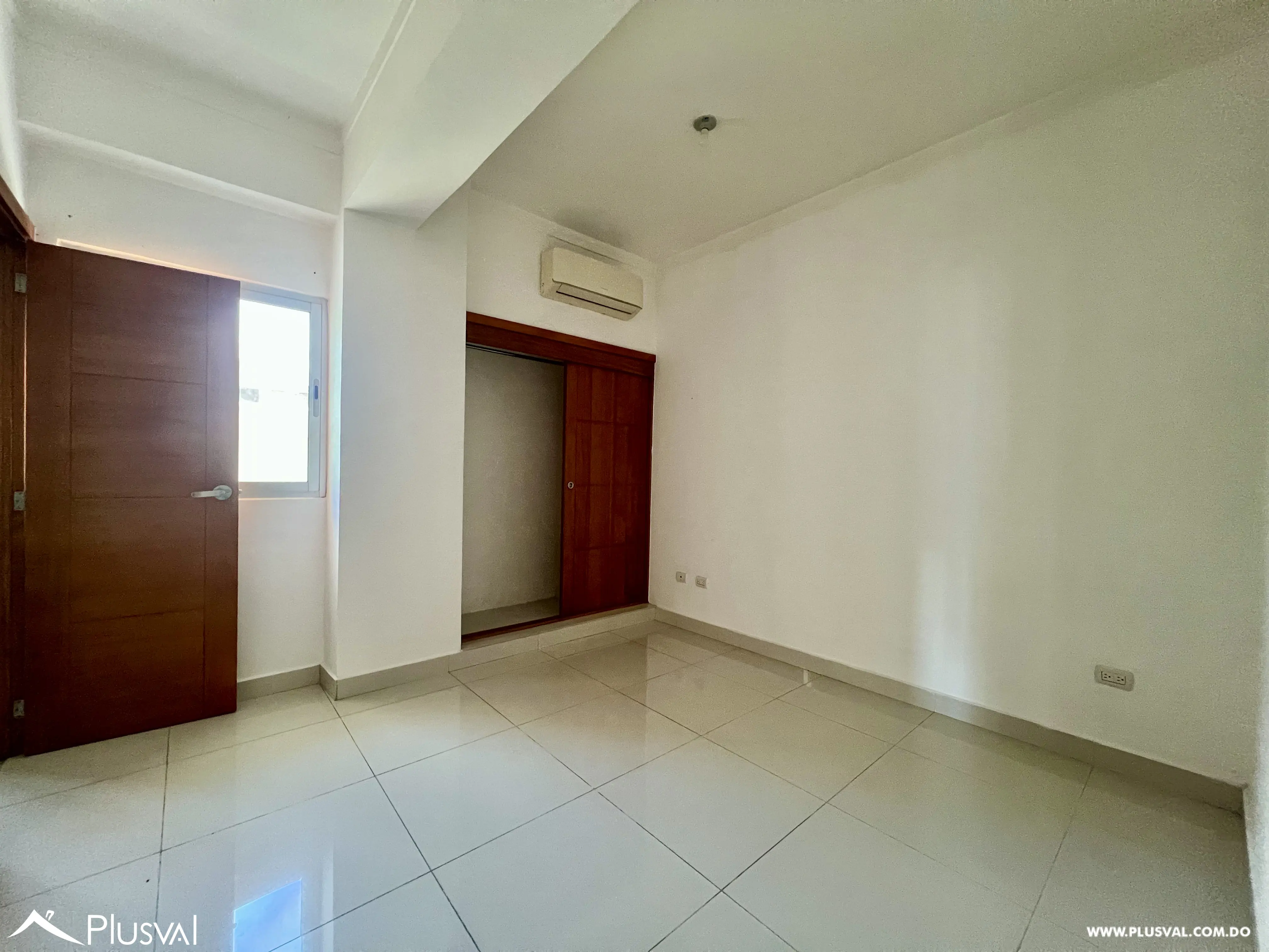 Apartamento en Serrallés alquiler línea blanca con 2 parqueos 497730