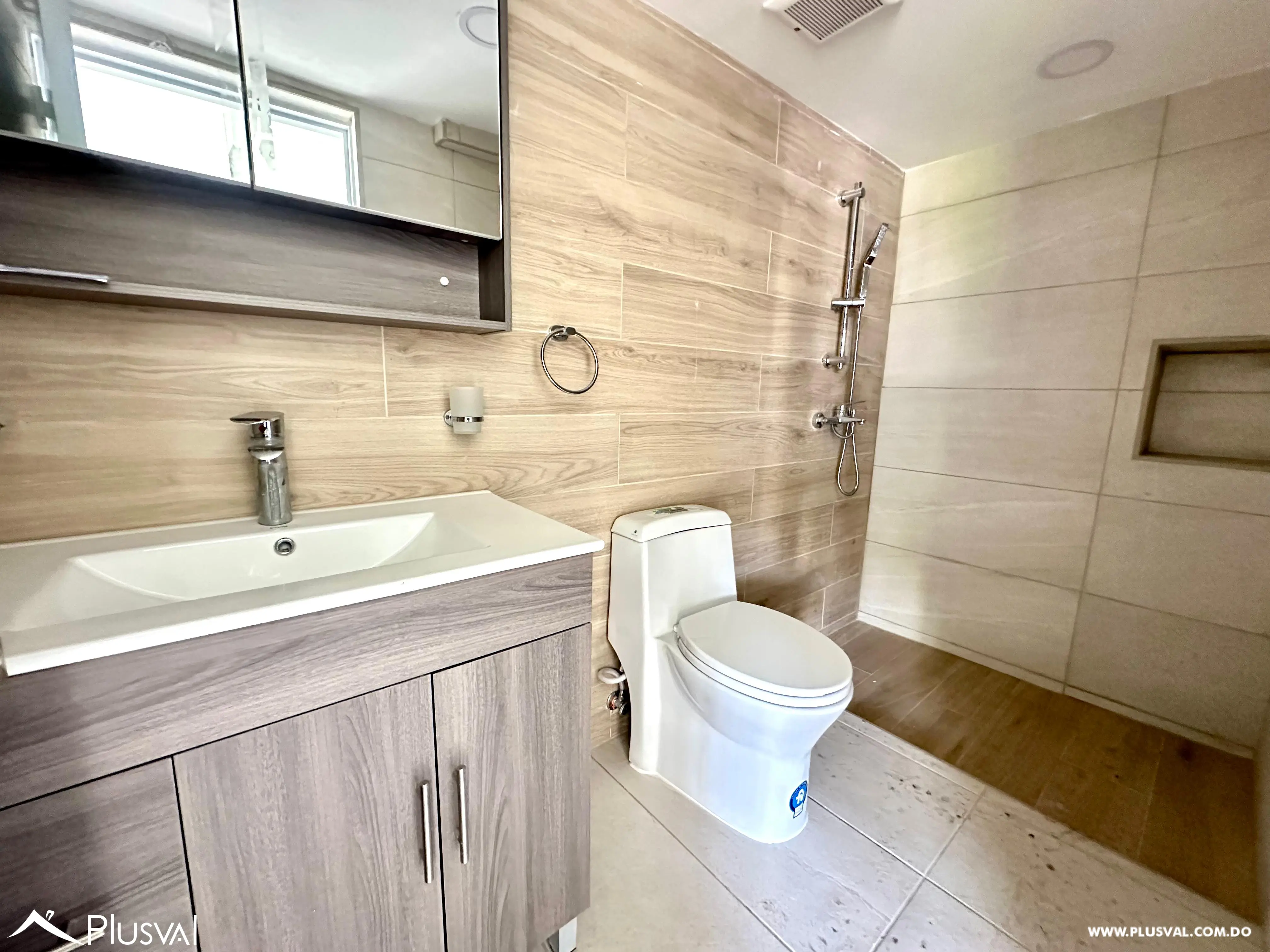 Apartamento de 3 habitaciones en Evaristo Morales 525960