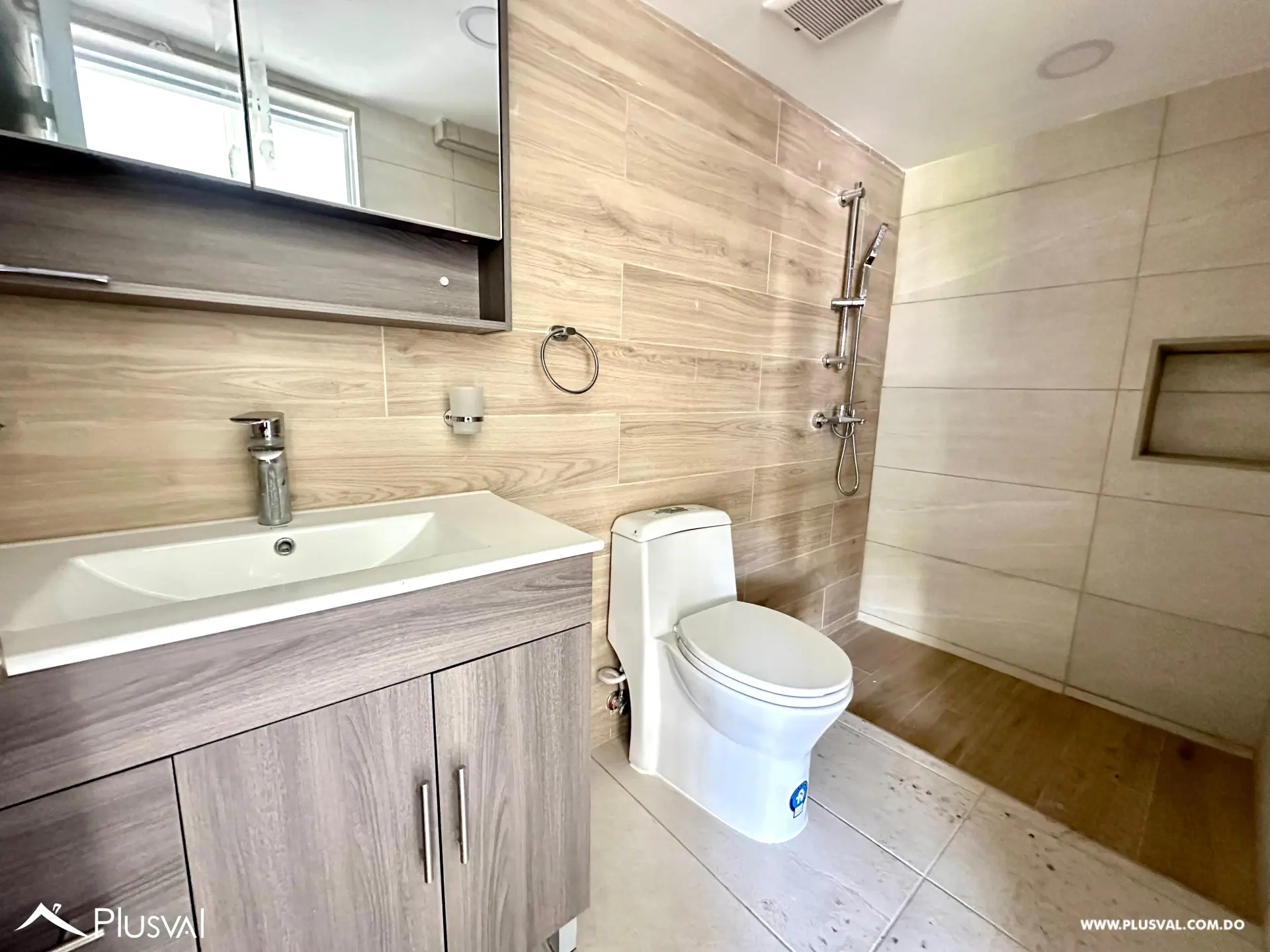 Apartamento de 3 habitaciones en Evaristo Morales 525960