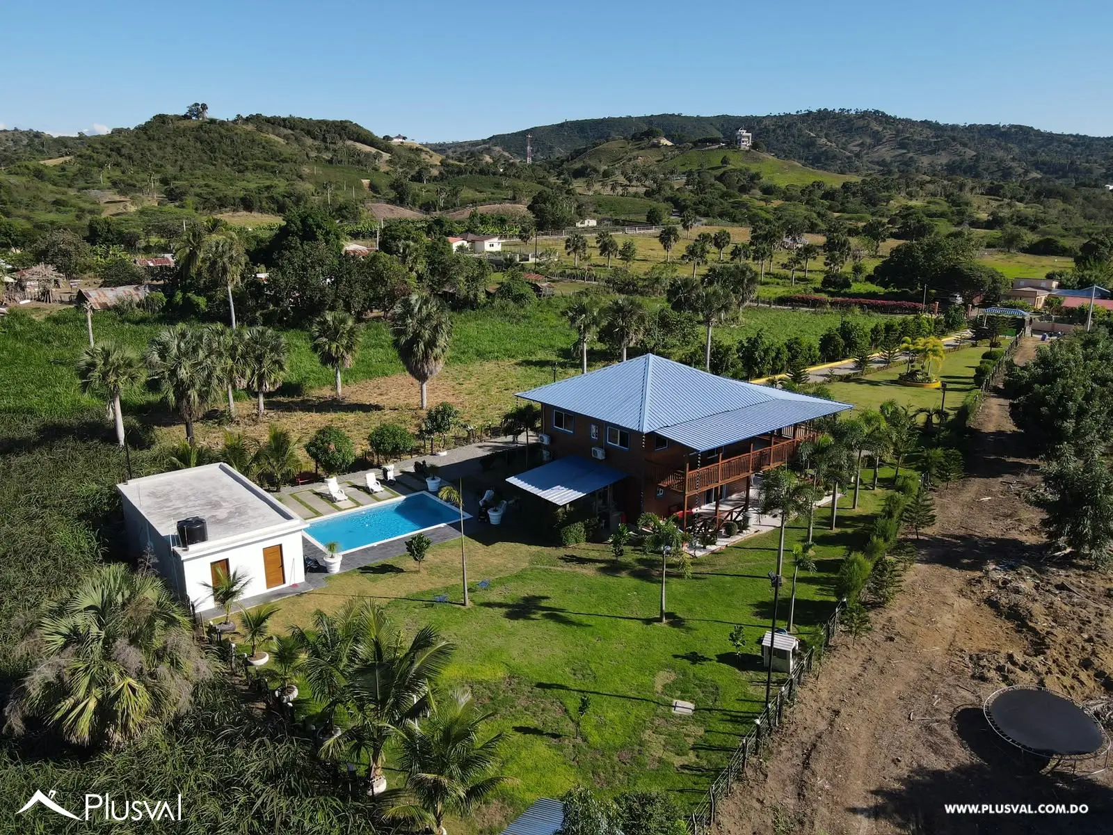 Villa tipo casa de campo en madera rodeada de naturaleza, a solo 30 minutos del Santiago Centro. 527463
