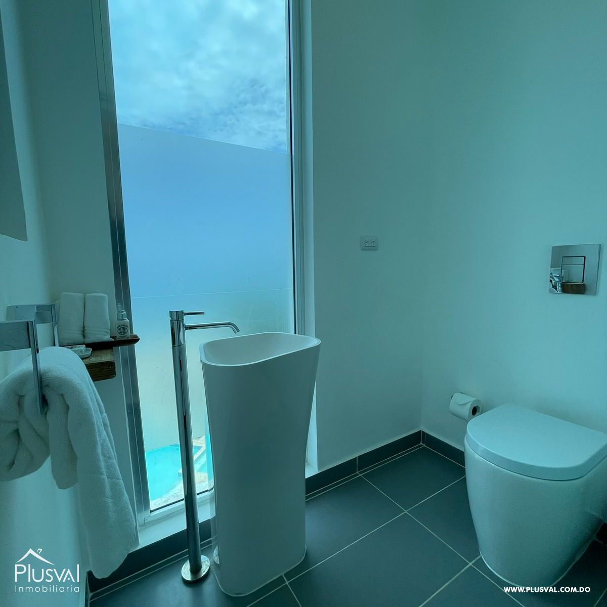 Exclusivo Penthouse de 2 niveles en Proyecto Cerrado Frente al Mar. 230412