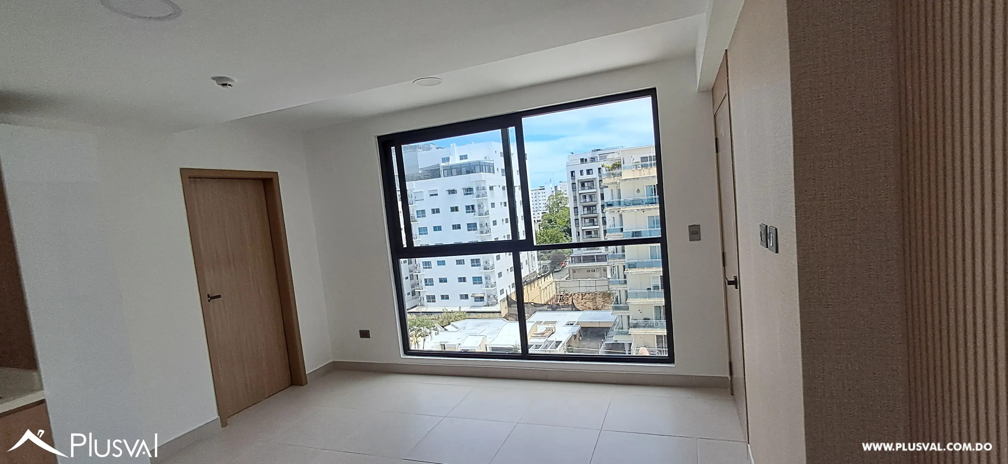 Apartamento en venta con vista despejada en Evaristo Morales 502950