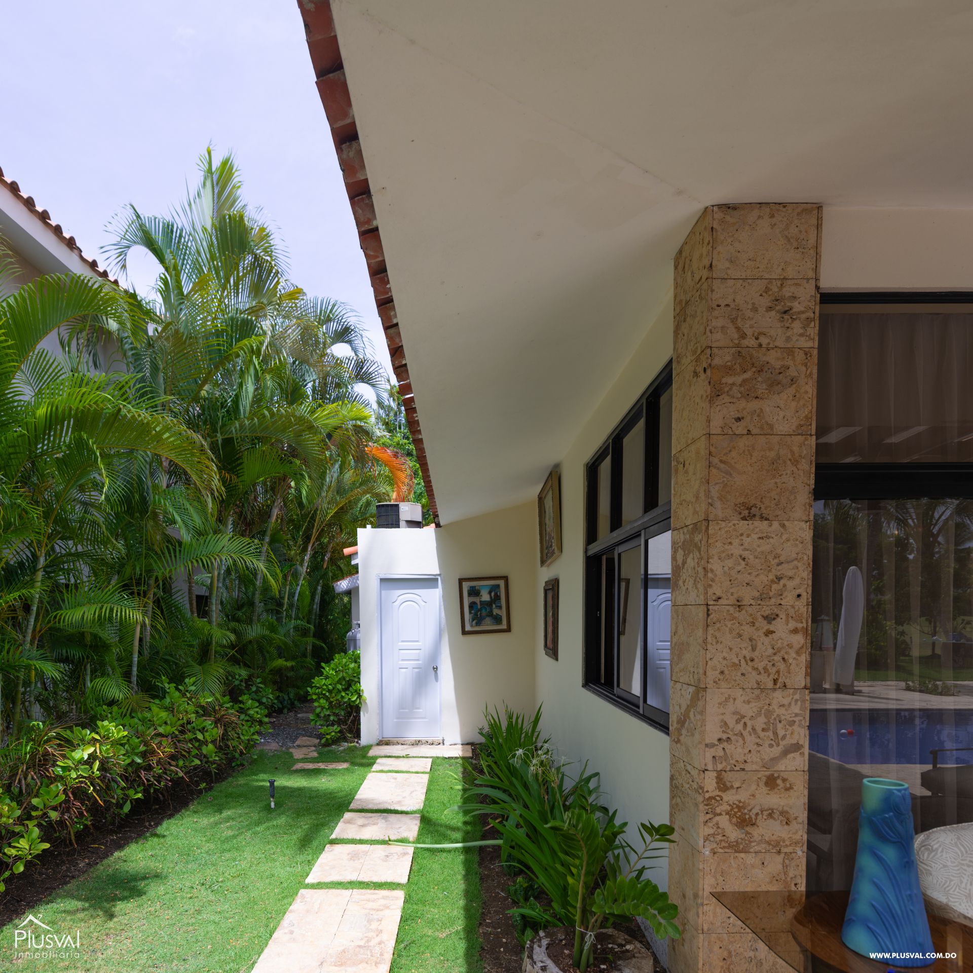 Villa en venta en metro Country Club con piscina privada y vista al campo de golf 456528