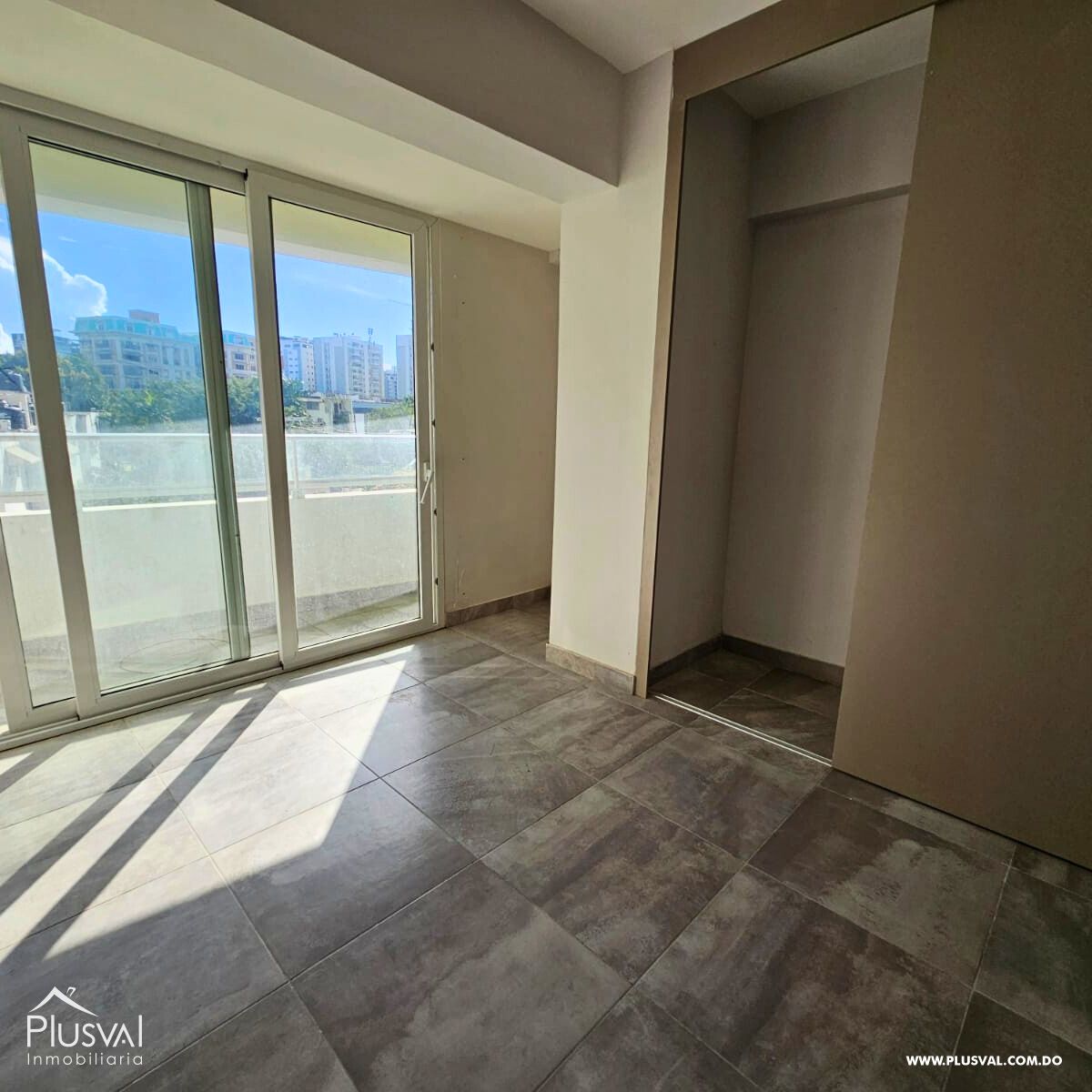 Apartamento de 3 hab + Estudio en venta en Serrallés 412150