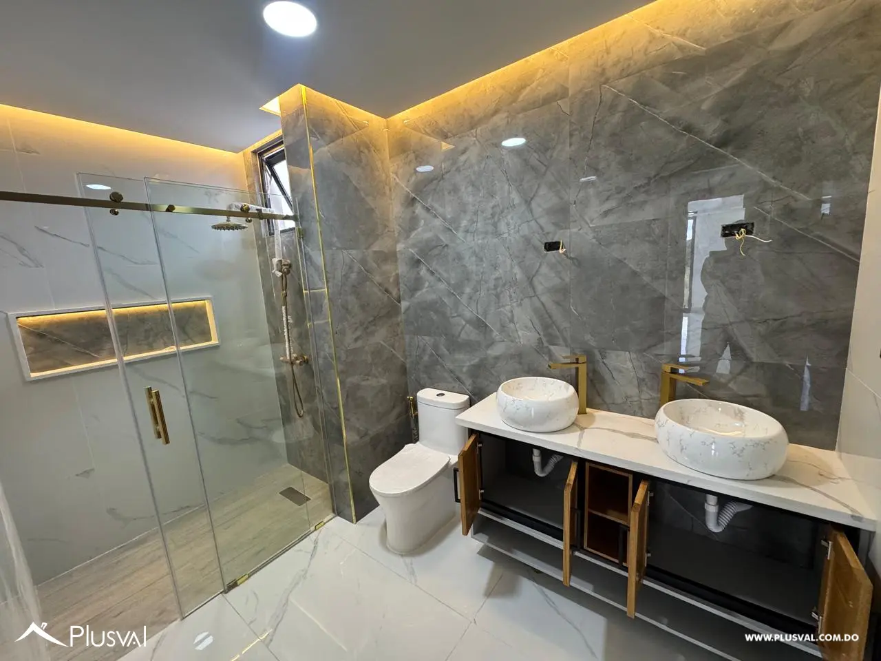 Proyecto de Casas de Dos Niveles en Exclusiva Zona de Santiago 532403