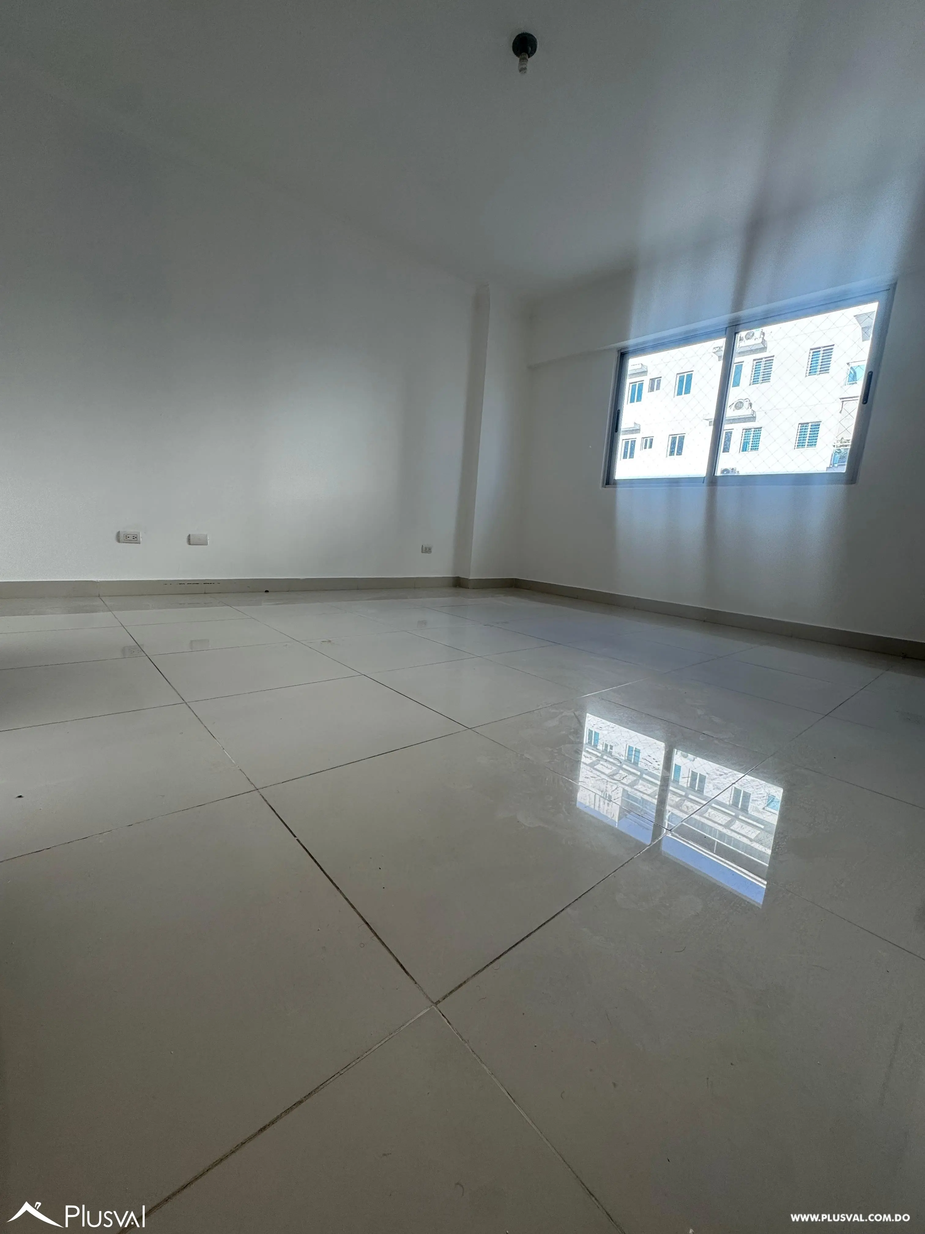 Apartamento en venta de 2 habitaciones y 1 parqueo en Evaristo Morales. 489219