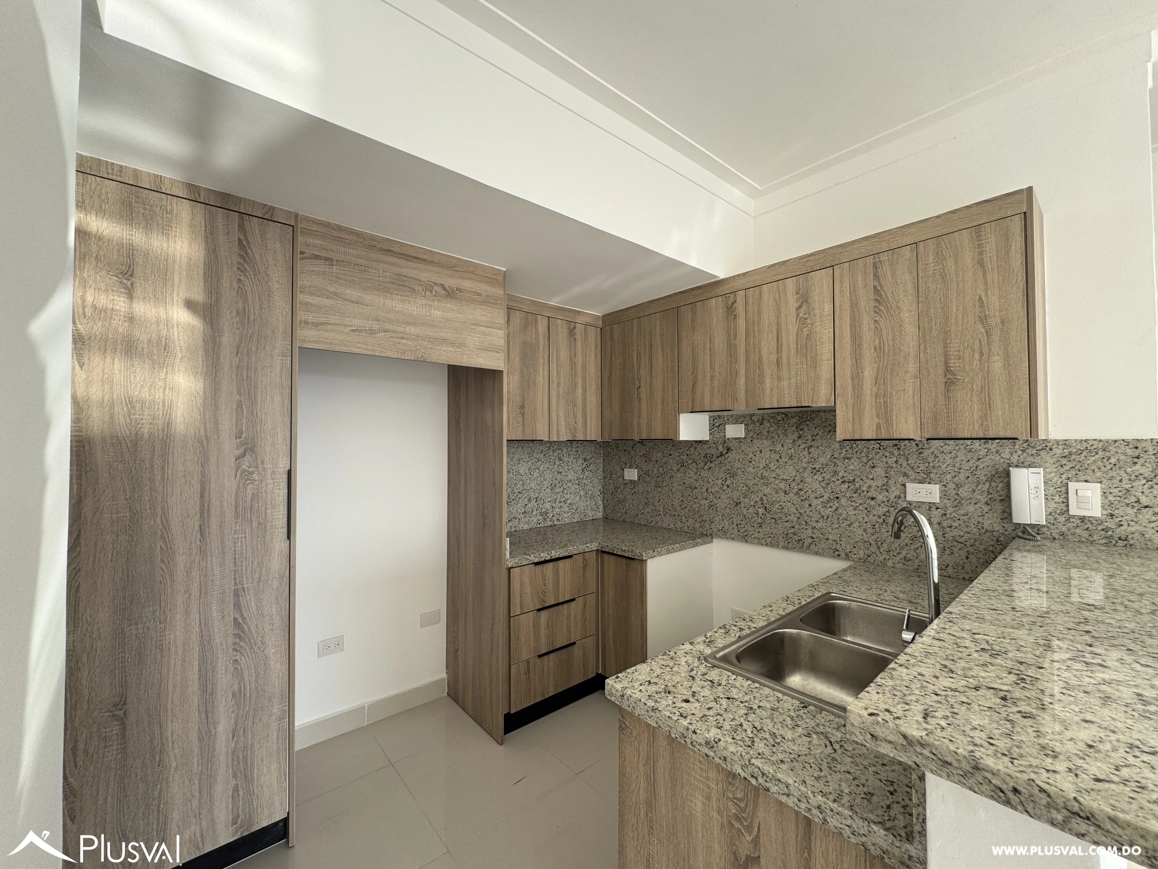 Apartamento en alquiler con 2 habitaciones y amenidades modernas cerca del Mirador Sur 493051