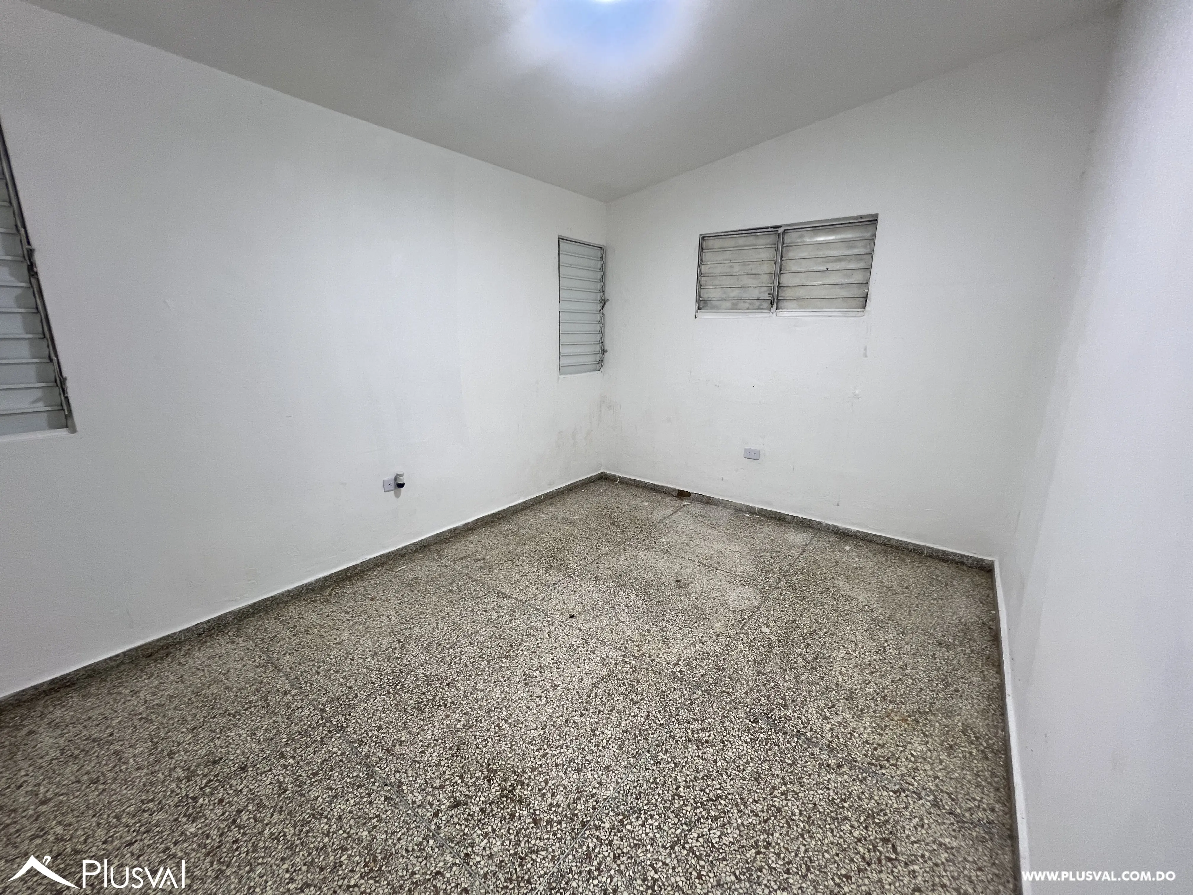 Amplio local en alquiler en Mirador Sur. 470196