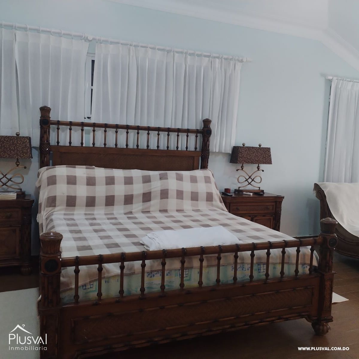 Villa en Guavaberry de dos niveles con vista hacia la piscina y campo de golf. 367959