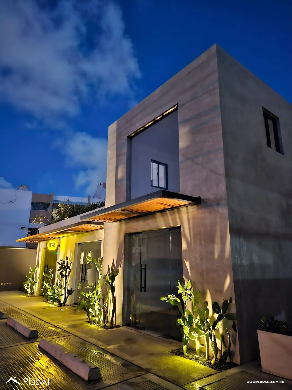 Locales en alquiler en la Urbanización Fernández 500327