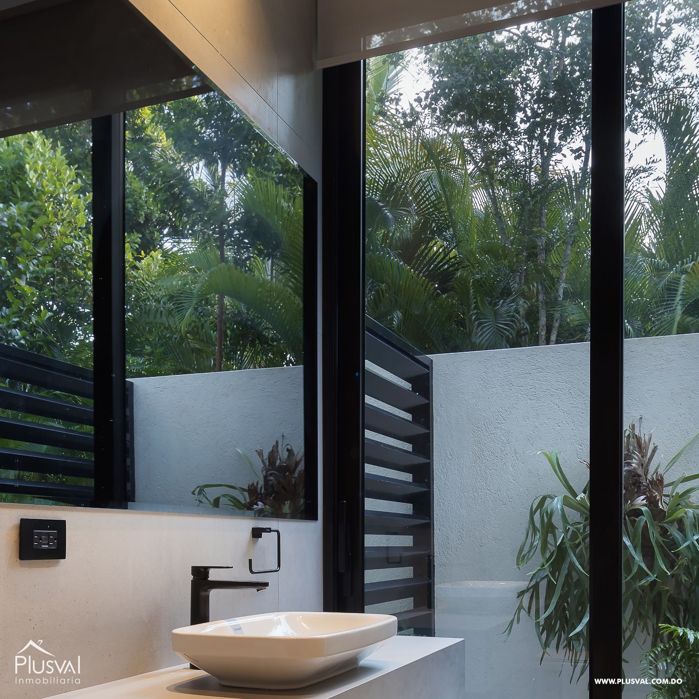 Modern Luxury Villa in Hacienda on sale, Punta Cana Resort. 370679