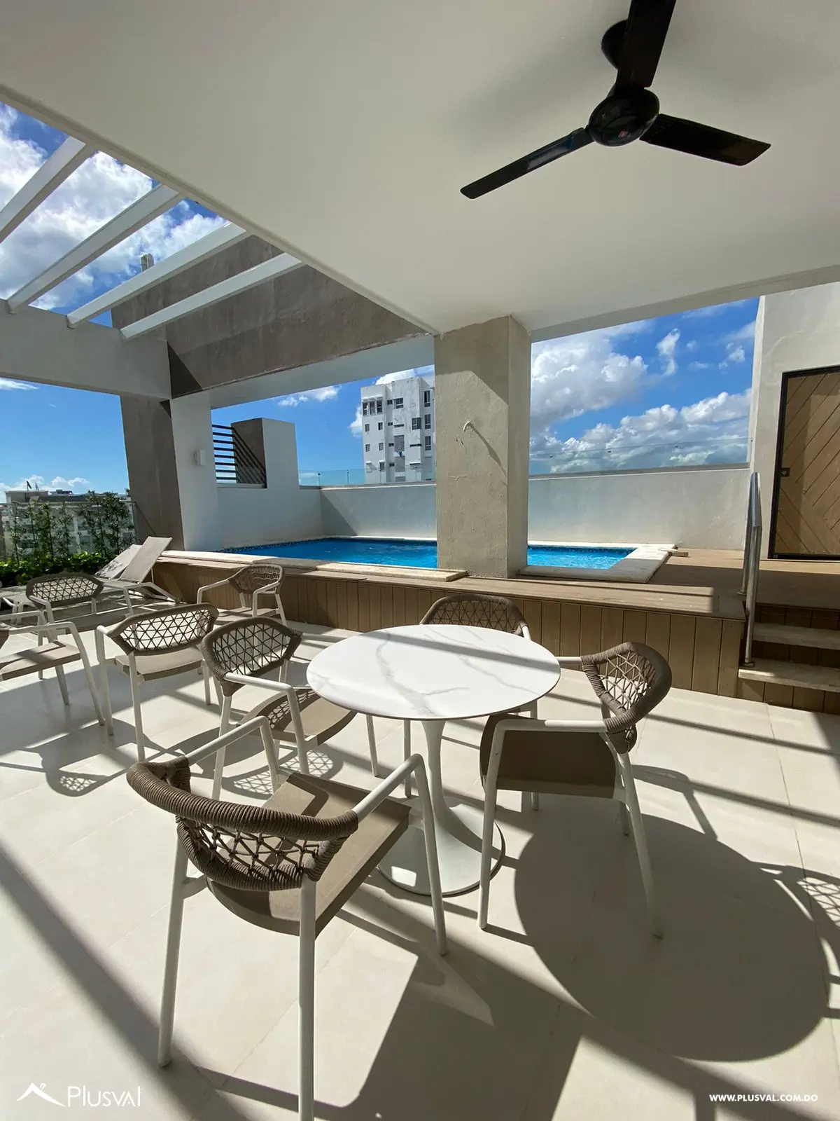 Amplio apartamento para alquiler en Evaristo Morales. 472750