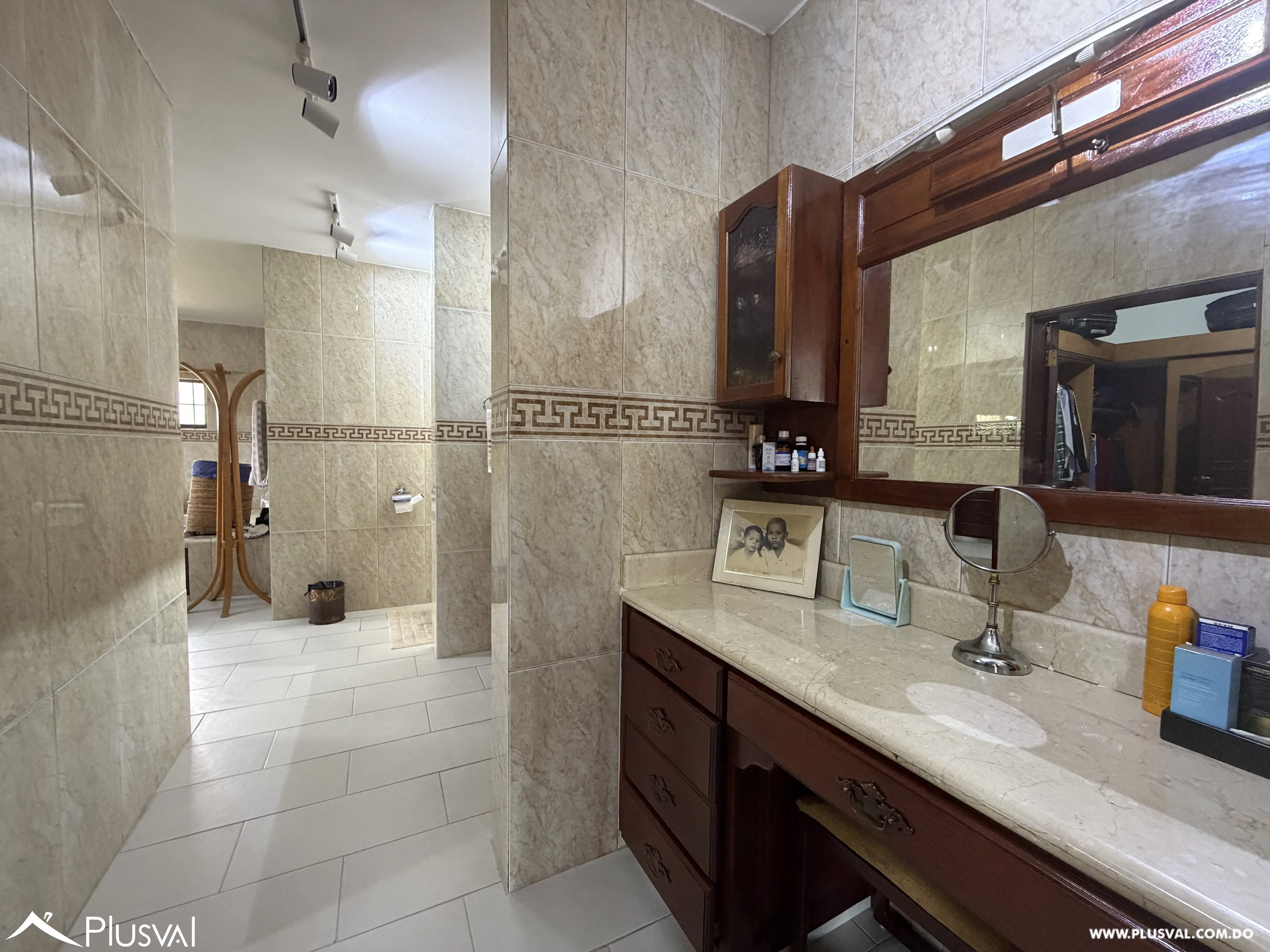 Amplia casa con piscina ubicada en Santo Domingo Oeste. 523653