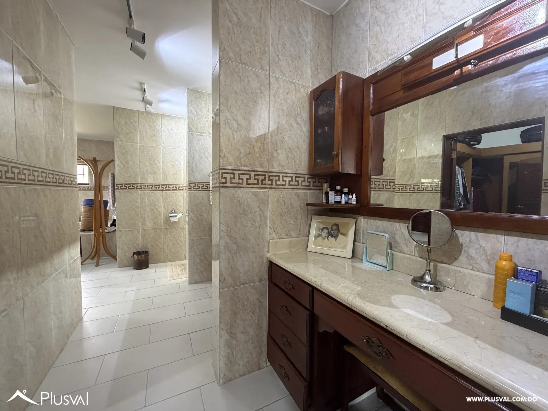 Amplia casa con piscina ubicada en Santo Domingo Oeste. 523653
