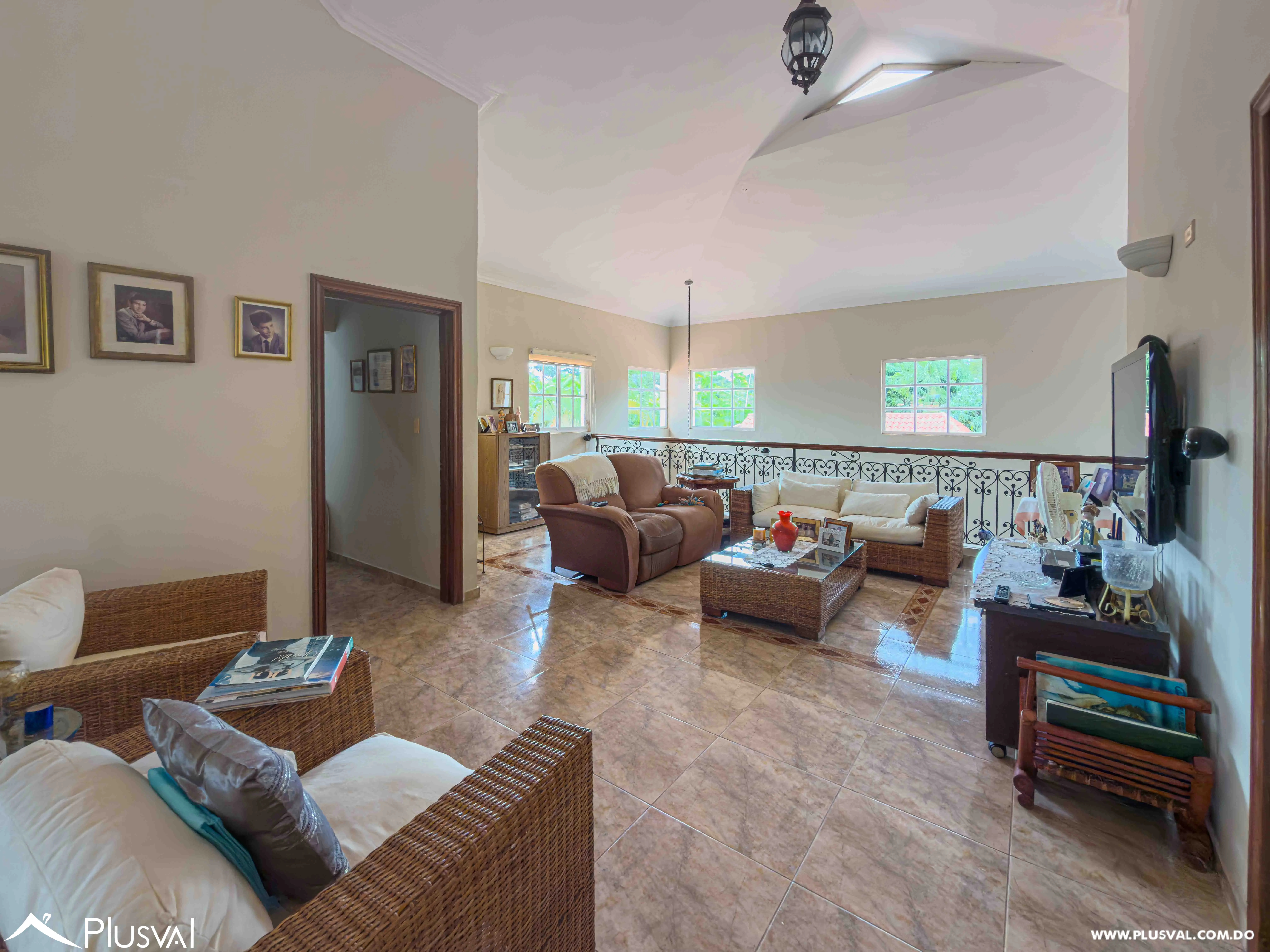 Villa en Venta en Juan Dolio con Piscina, Gazebo y Amplio Patio en Comunidad de Golf 496837