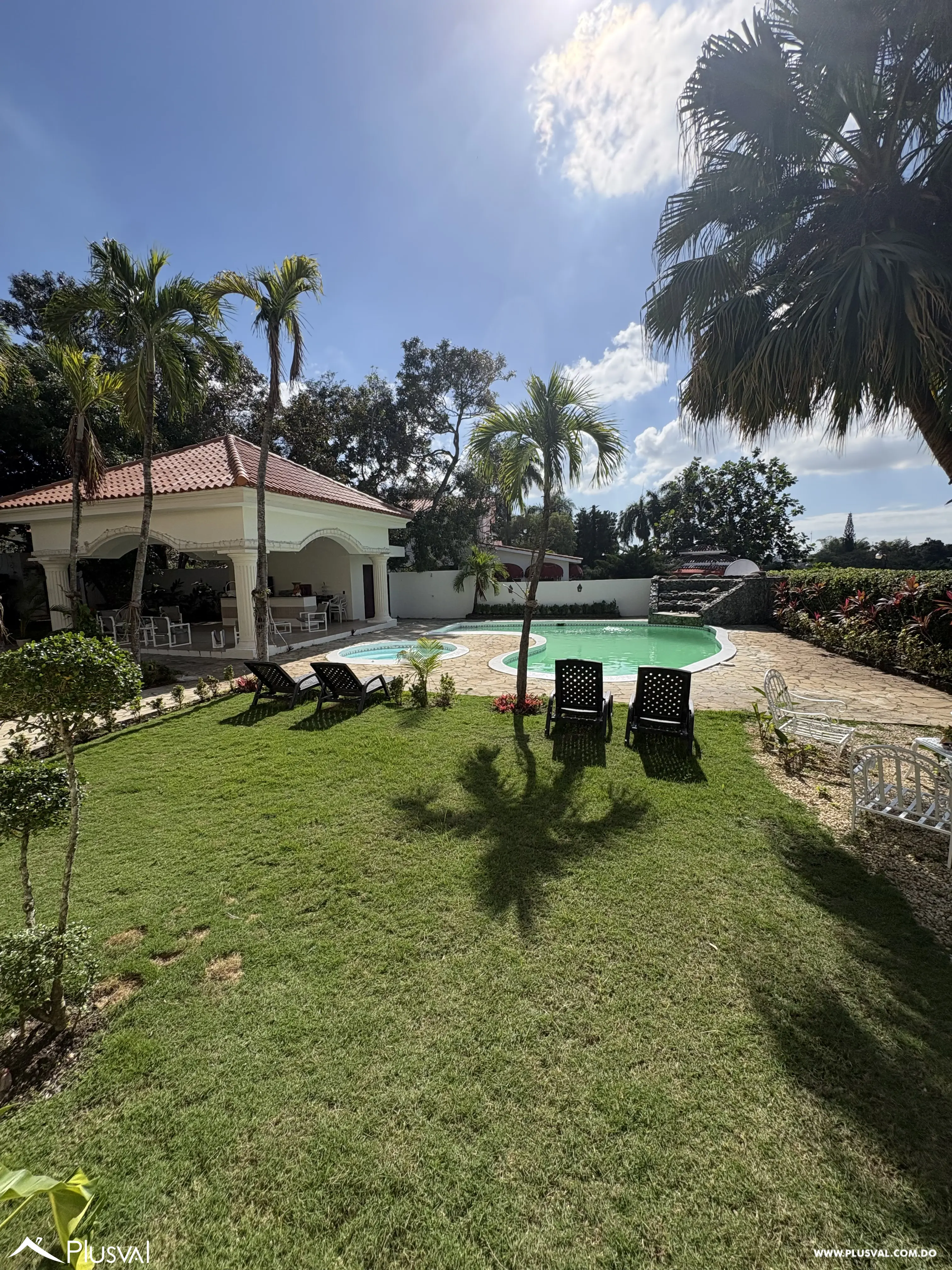 Casa en venta en Altos de Arroyo Hondo III con piscina y hermosa vista. 484711