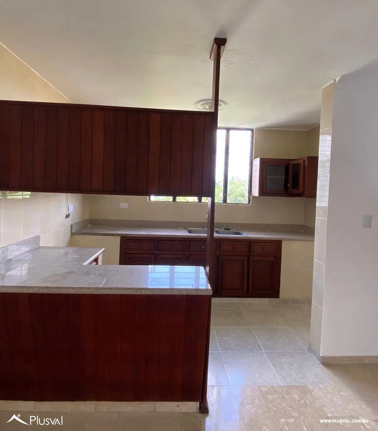 Apartamento en 3er Nivel Espacioso y en Alquiler en la Esmeralda, Santiago de los Caballeros 485358