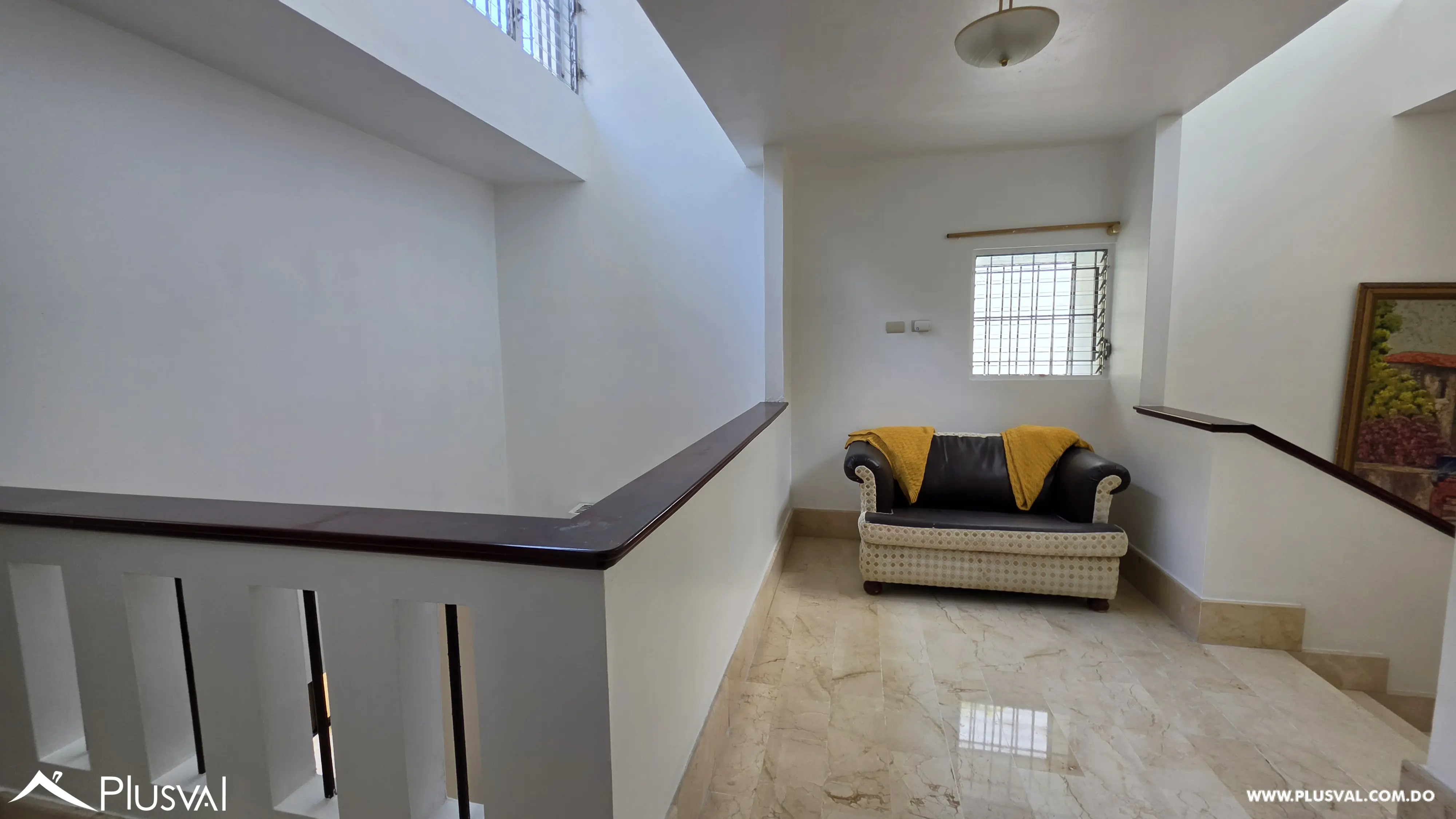 Buscas Espacio, Tranquilidad y Ubicación Céntrica: La Casa Ideal para tu Familia", La Esperilla 521325