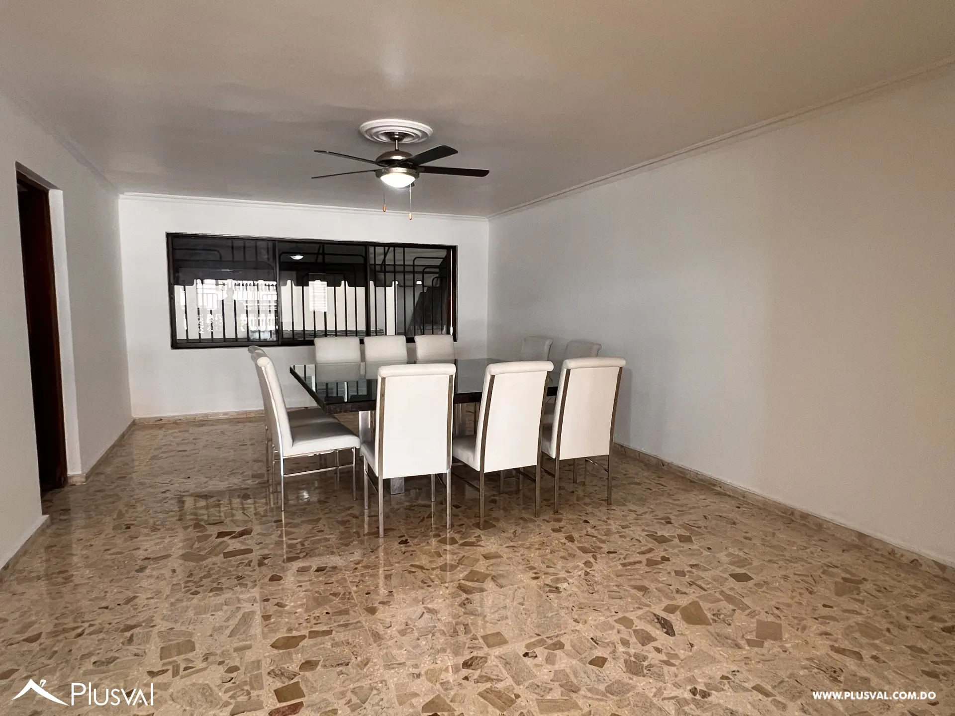 Apartamento muy amplio en Paraíso en Alquiler frente a Agora Mall 512014