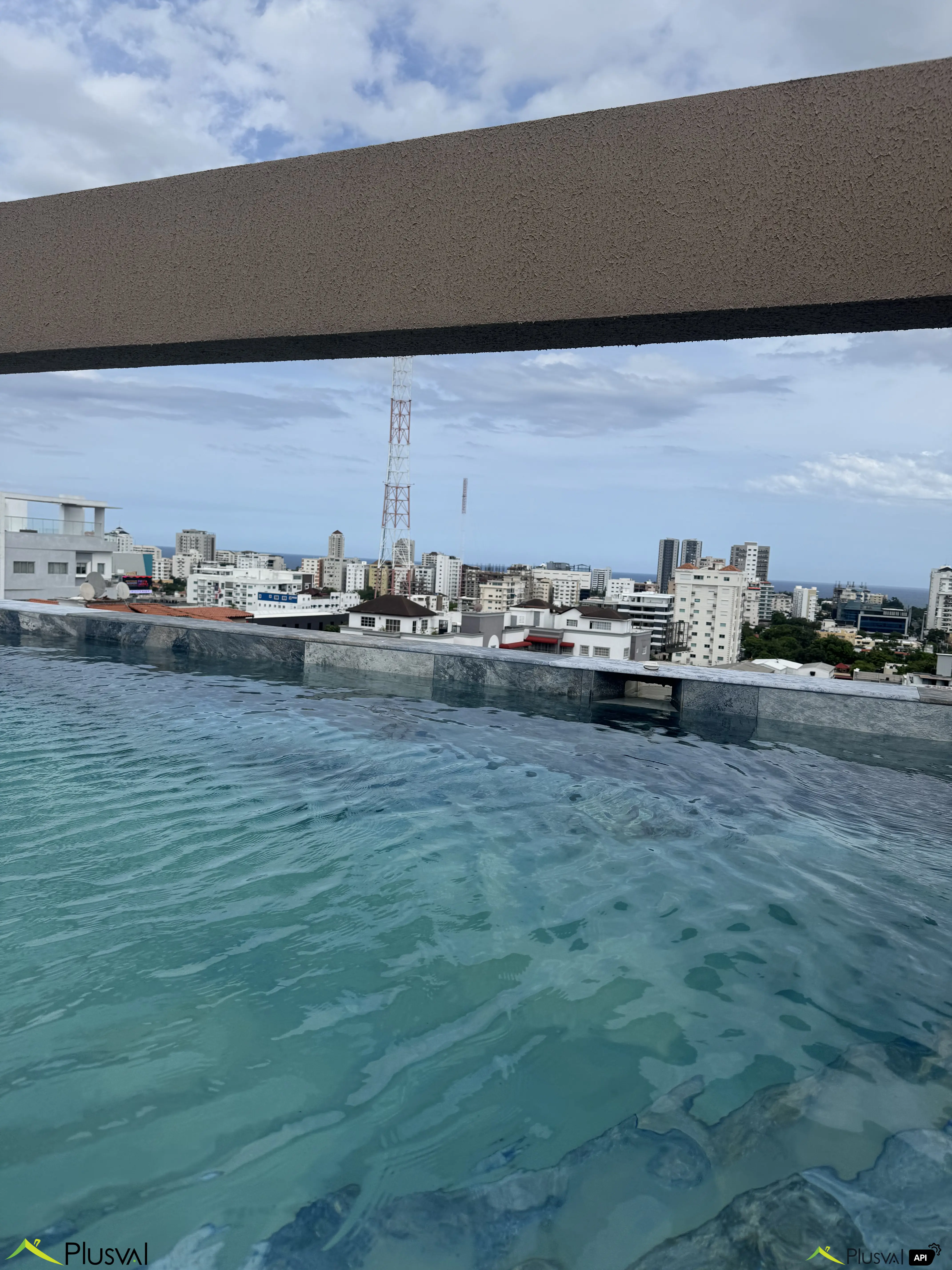 Venta de apartamento  de 3 habitaciones y estudio en Evaristo Morales 451347