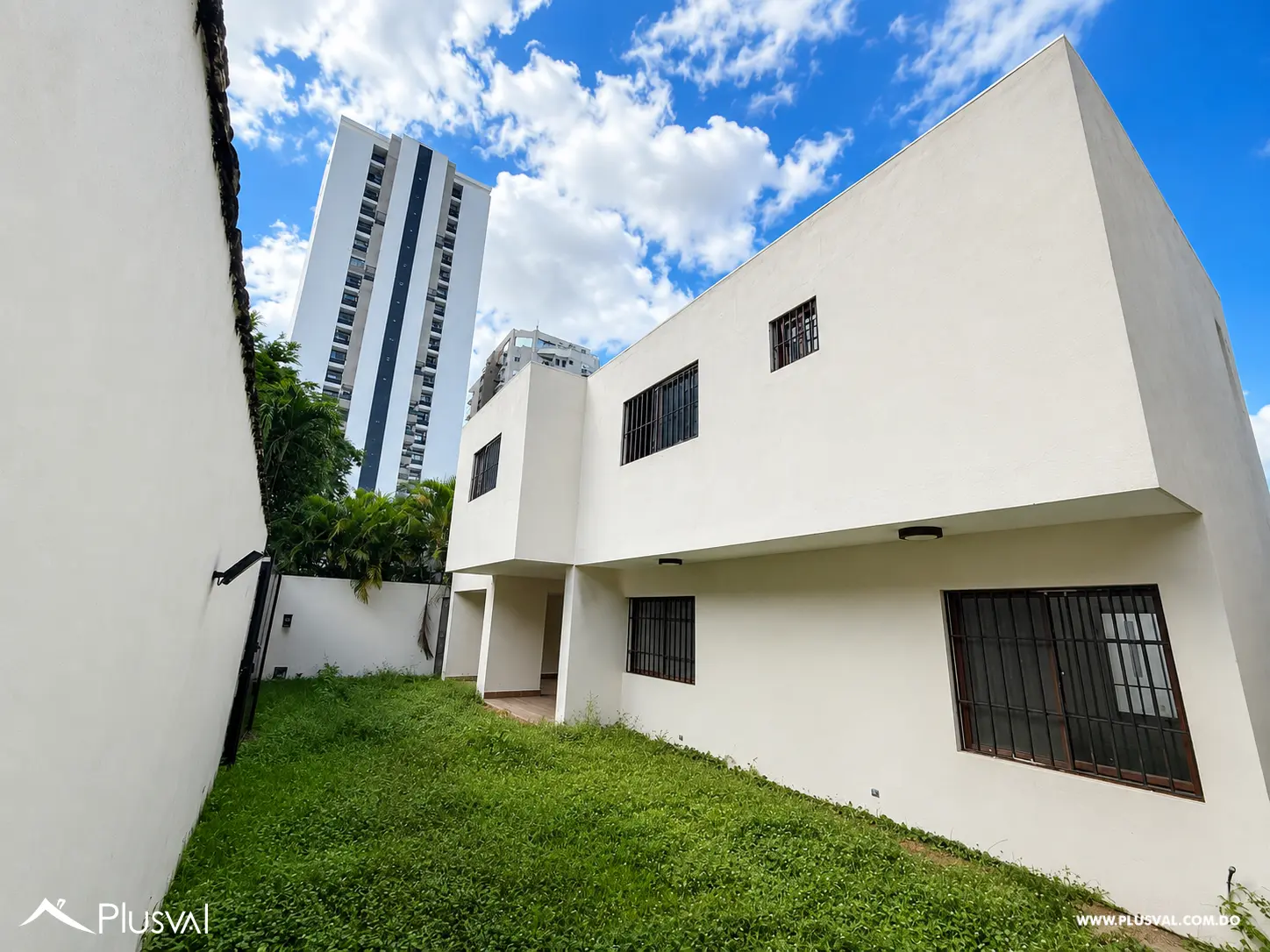 Casa en alquiler en Ensanche Paraíso | Uso residencial o comercial 520048