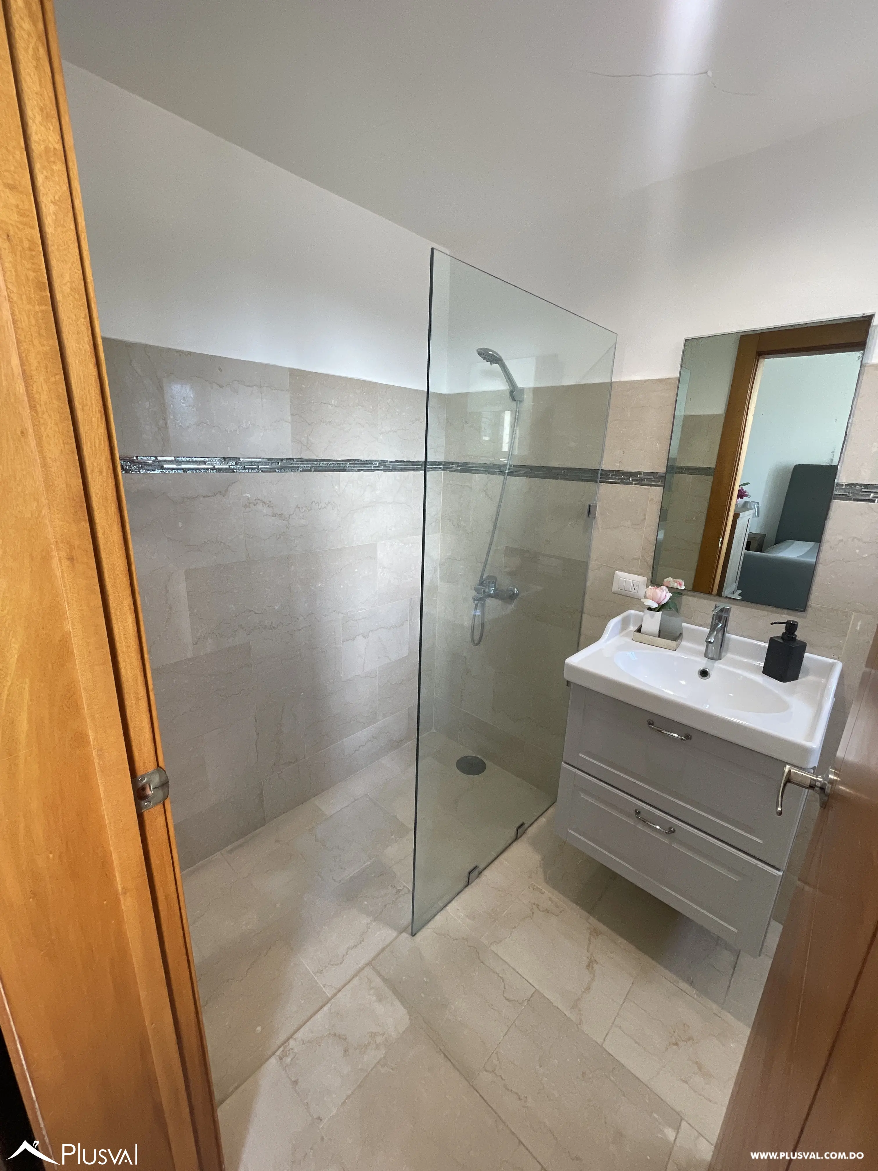 Apartamento de 3 habitaciones con vista al mar en Gazcue | 161 m² 483442