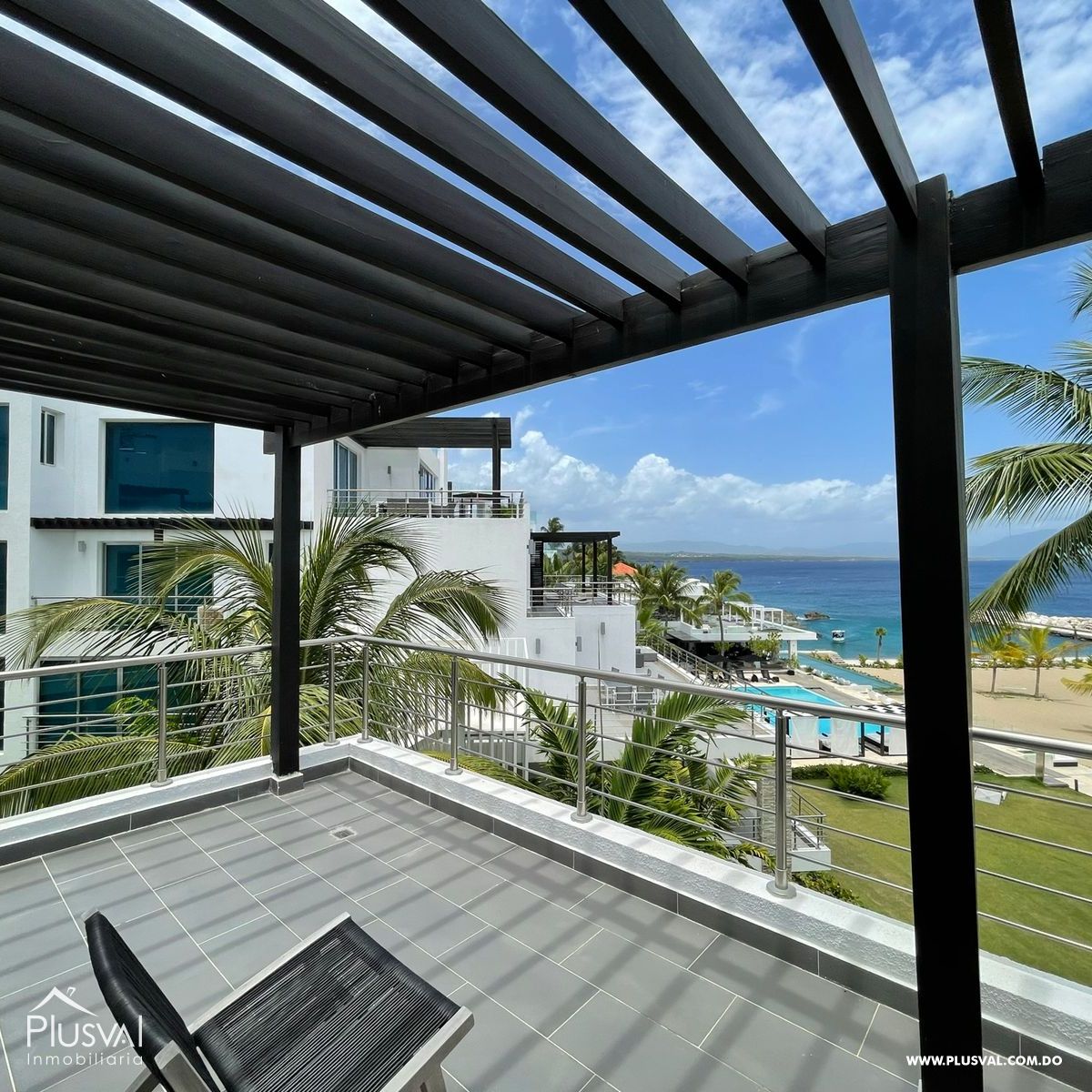 Exclusivo Penthouse de 2 niveles en Proyecto Cerrado Frente al Mar. 230398