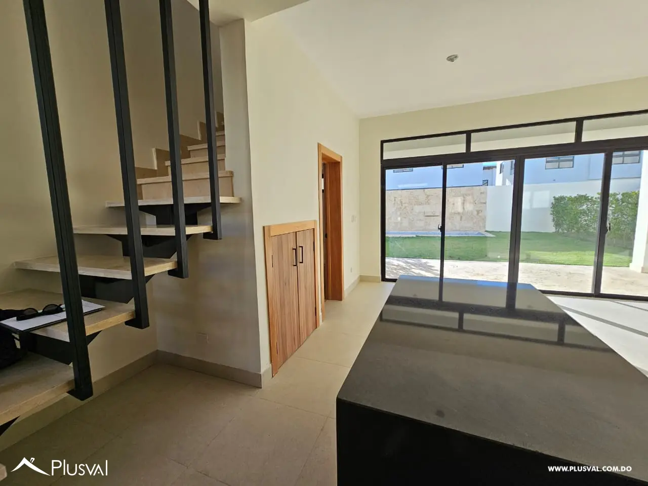 Casa en renta con piscina, terraza y jardín privado, amplios espacios y concepto abierto 477945