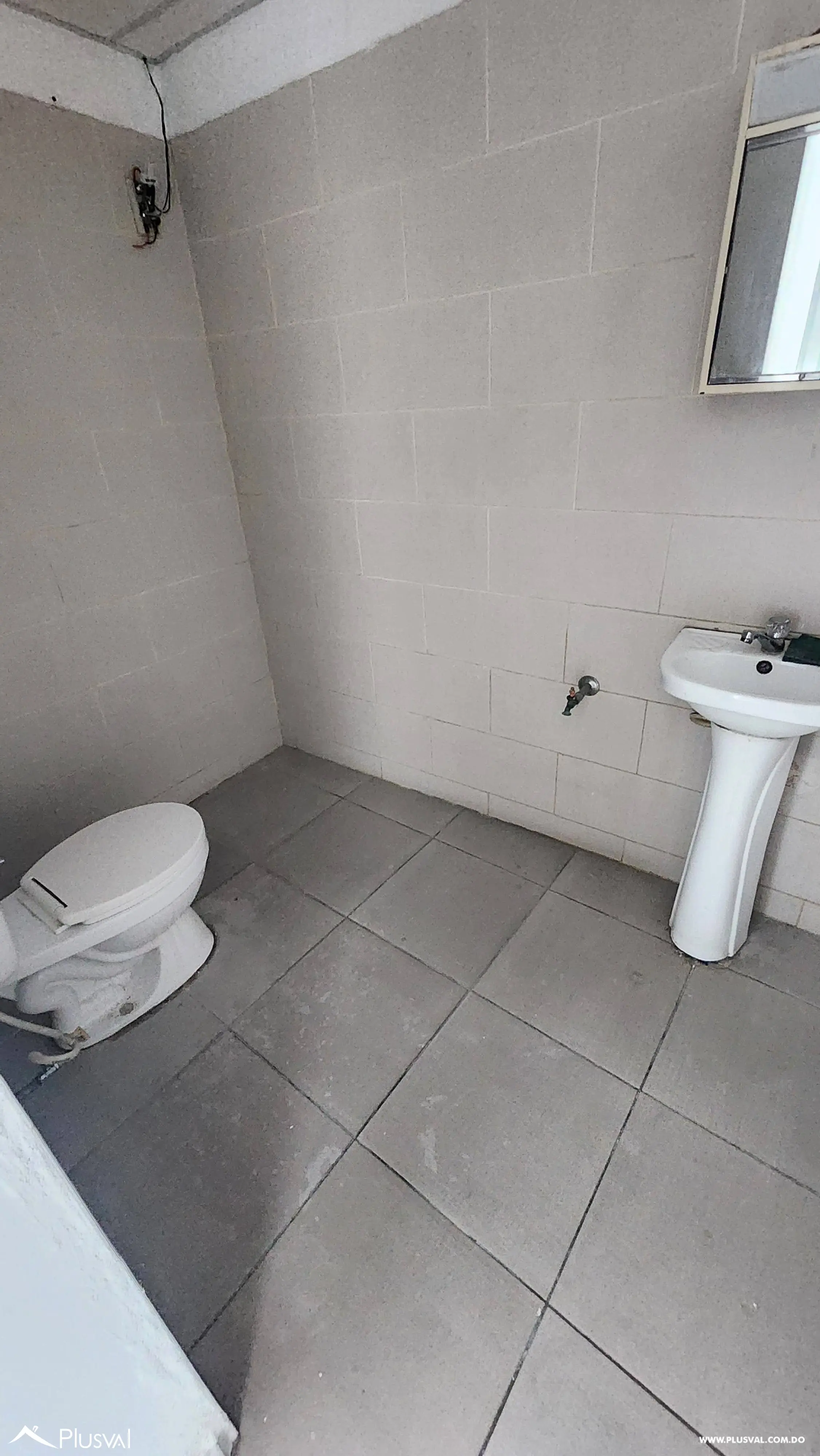 Se alquila un local de Primer Nivel sobre Ave. 27 de febrero 460688