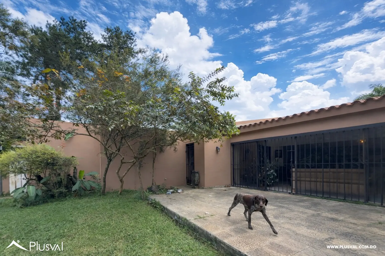 Exclusiva Residencia de Un nivel con Amplio Jardín y Patio en Cuesta Hermosa II 487480