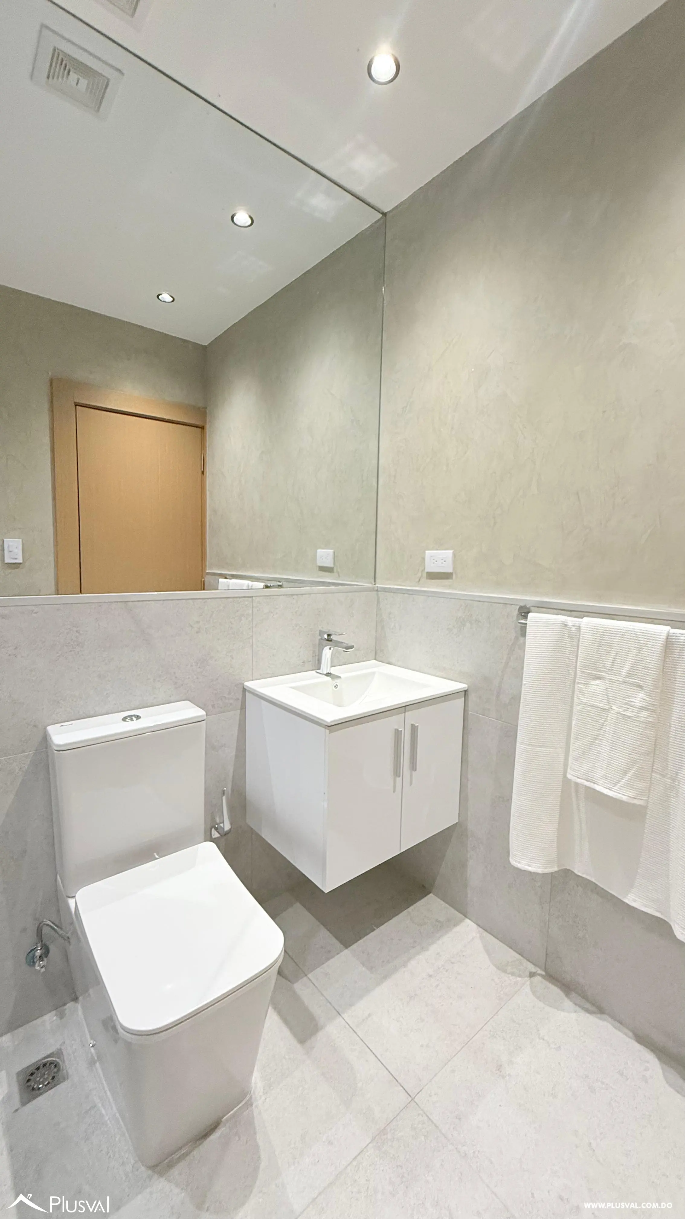 LIFE BY RUBEN DARIO - CENTRO EXCLUSIVO DE GAZCUE - VISTA AL MAR 497834