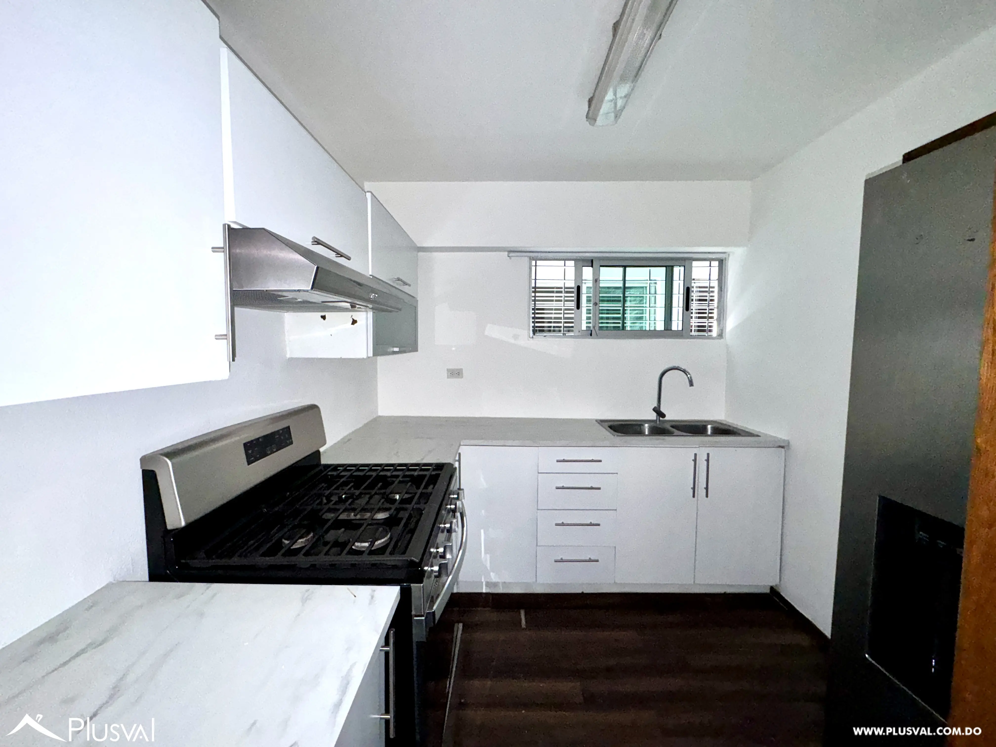 Amplio apartamento clásico en el centro de Serralles con linea blanca. 464631