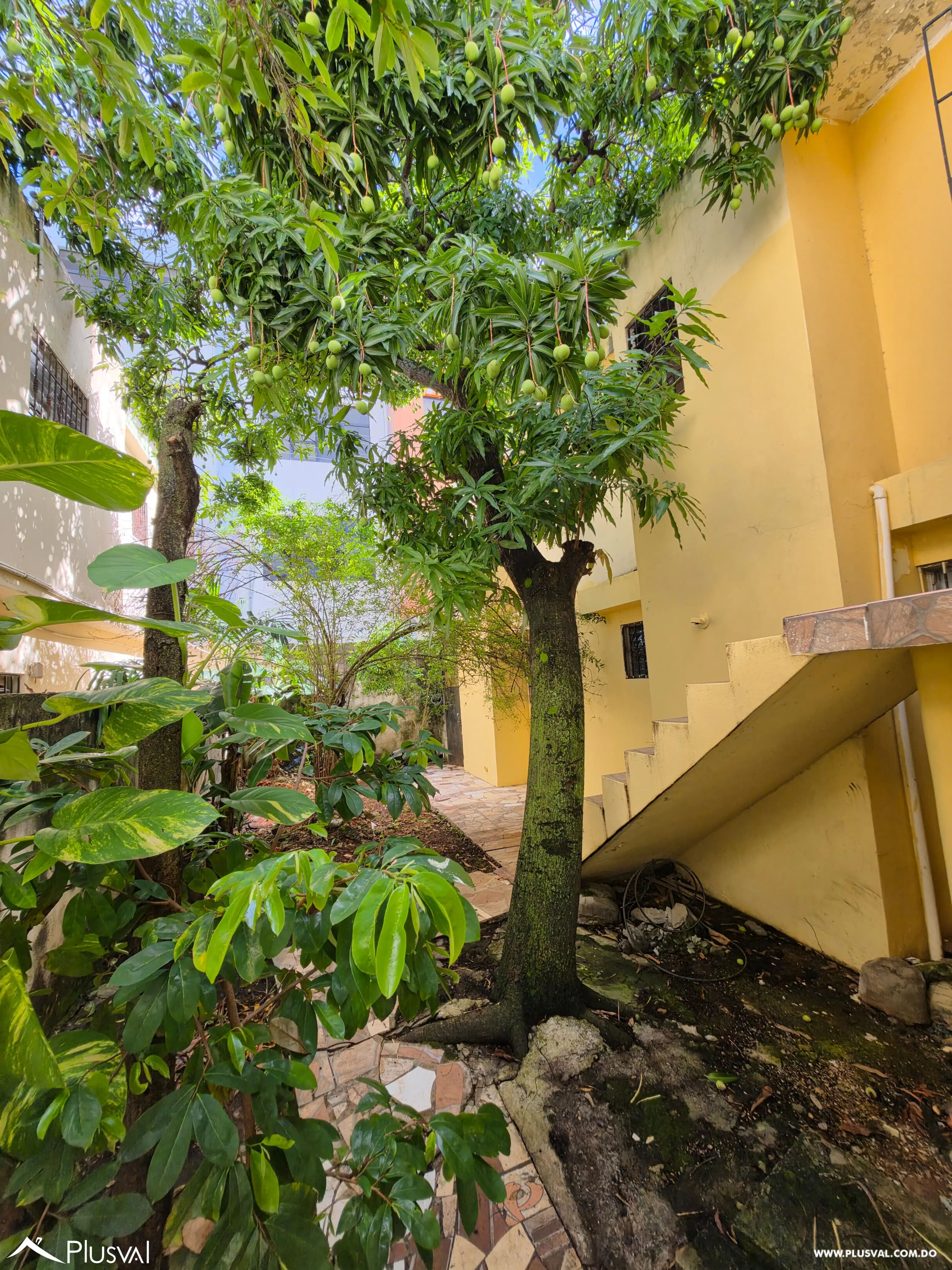 Casa en Venta con Gran Potencial Comercial Próxima a Sabana Larga en Ensanche Ozama 499362