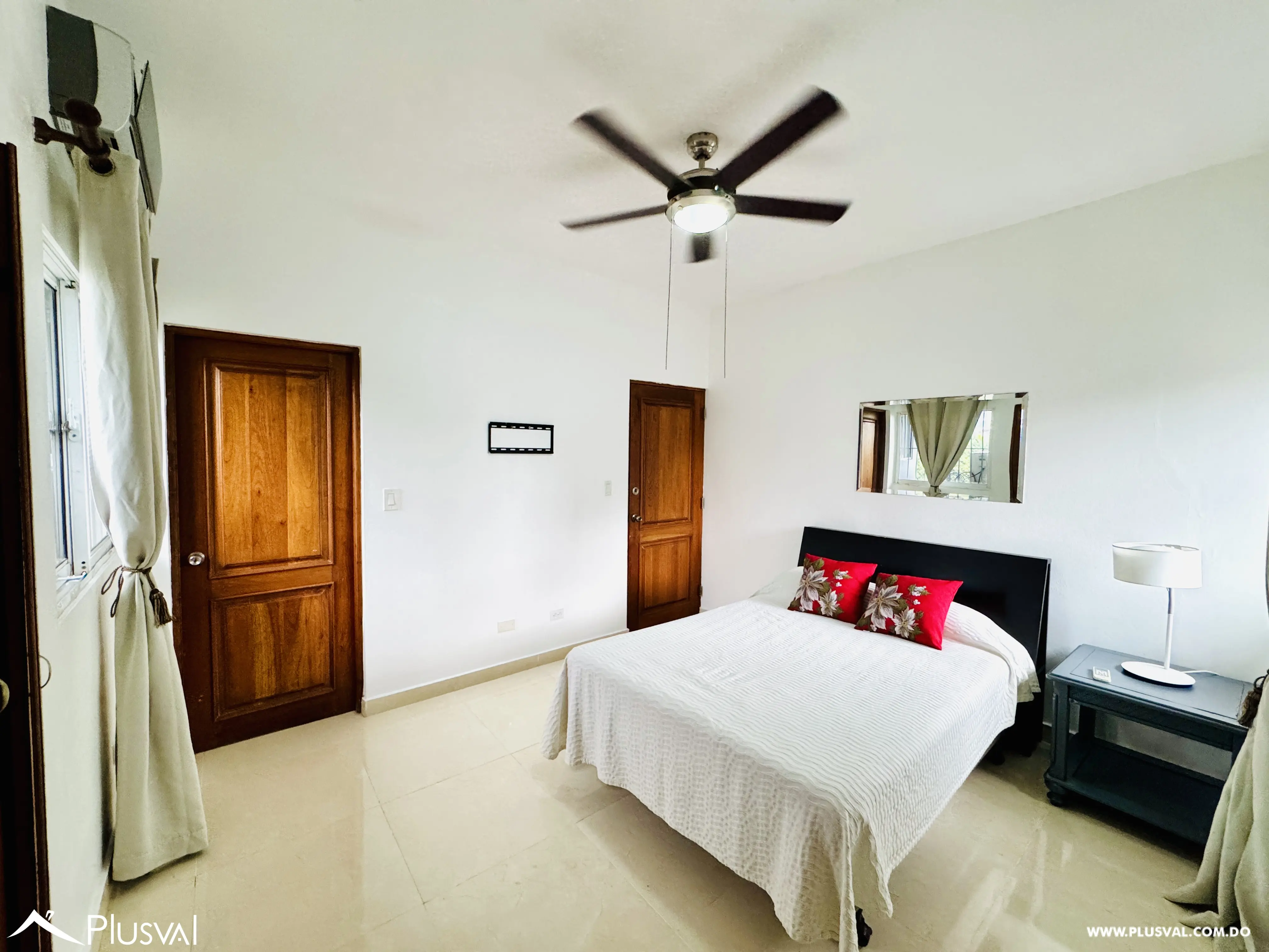 Amplio apartamento clásico en alquiler en Piantini 469302