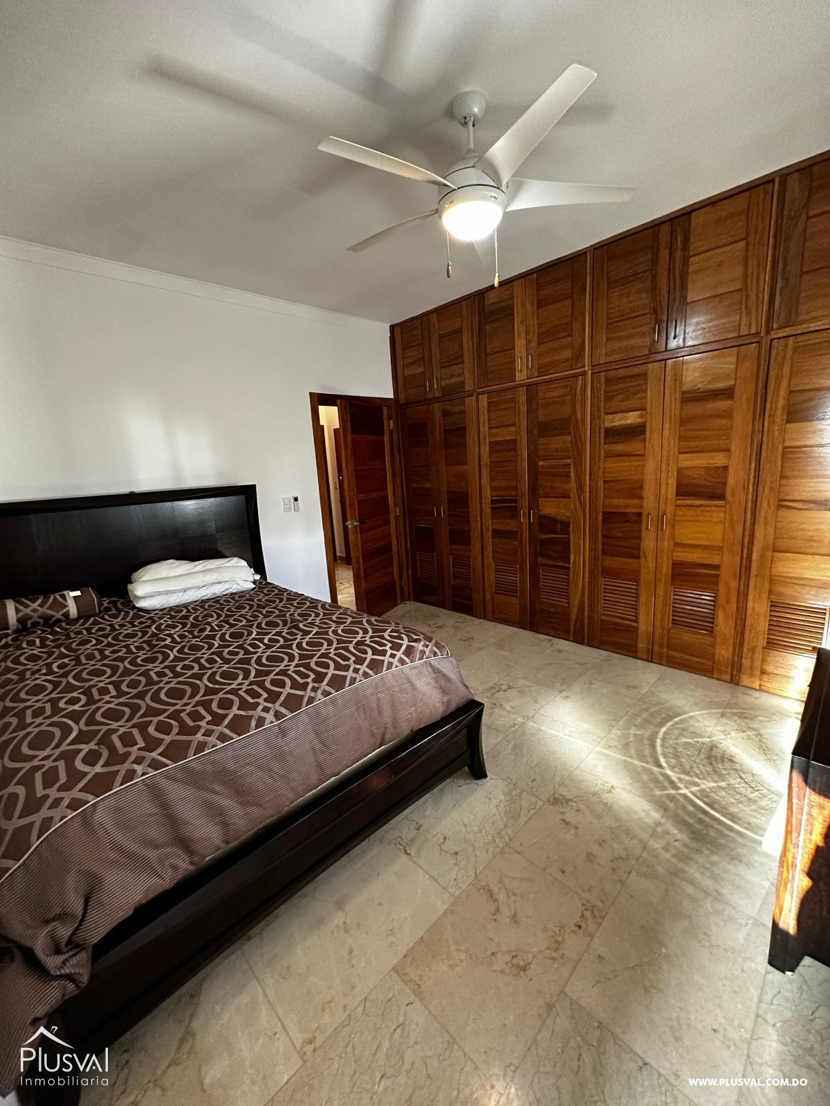 Residencia de lujo en Evaristo Morales. Amplio, privado y estratégicamente ubicado. 319290